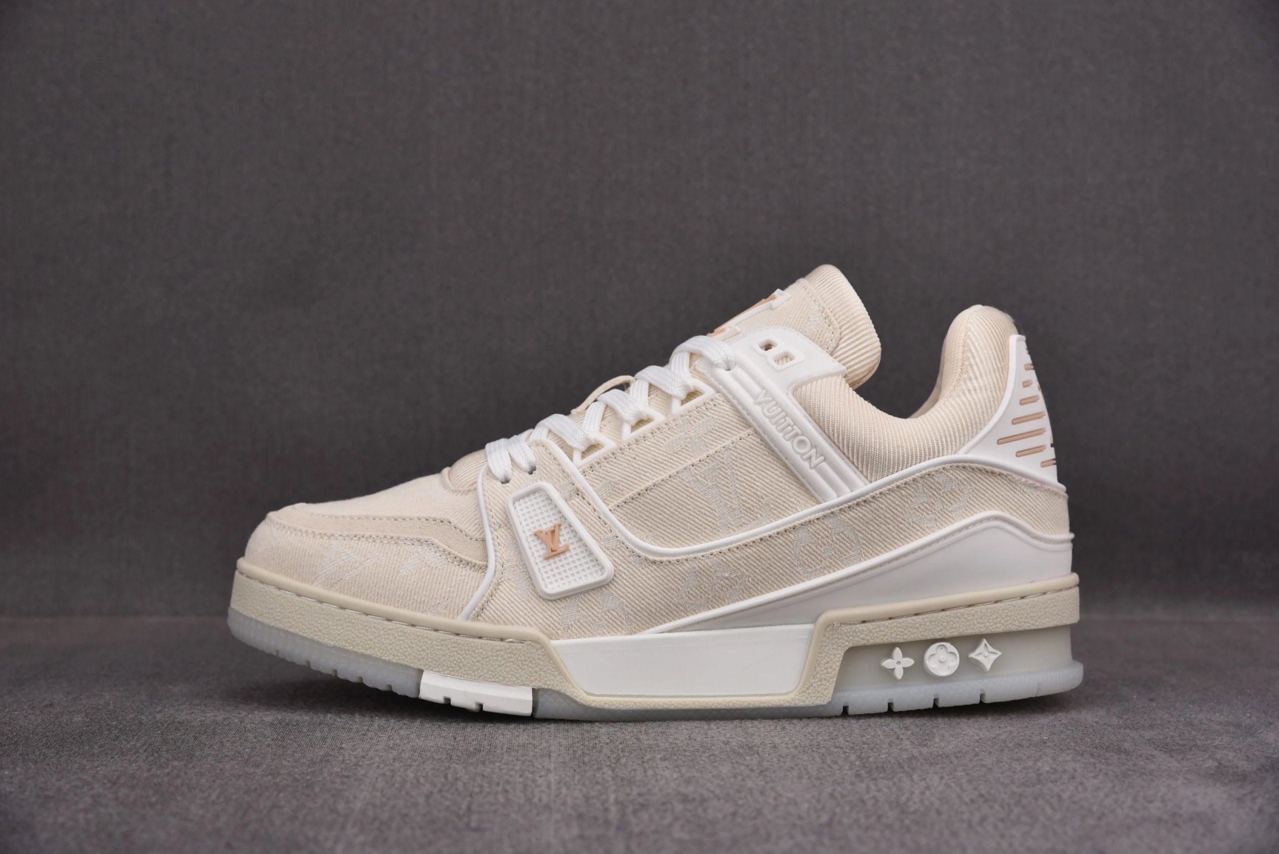 37 Beige