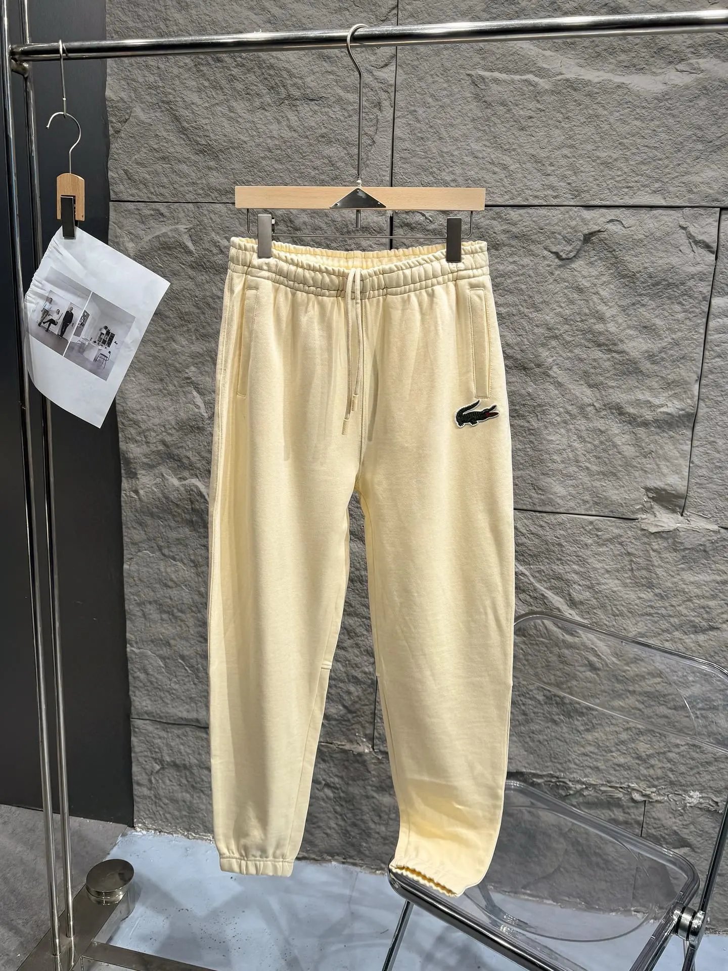 01 Beige