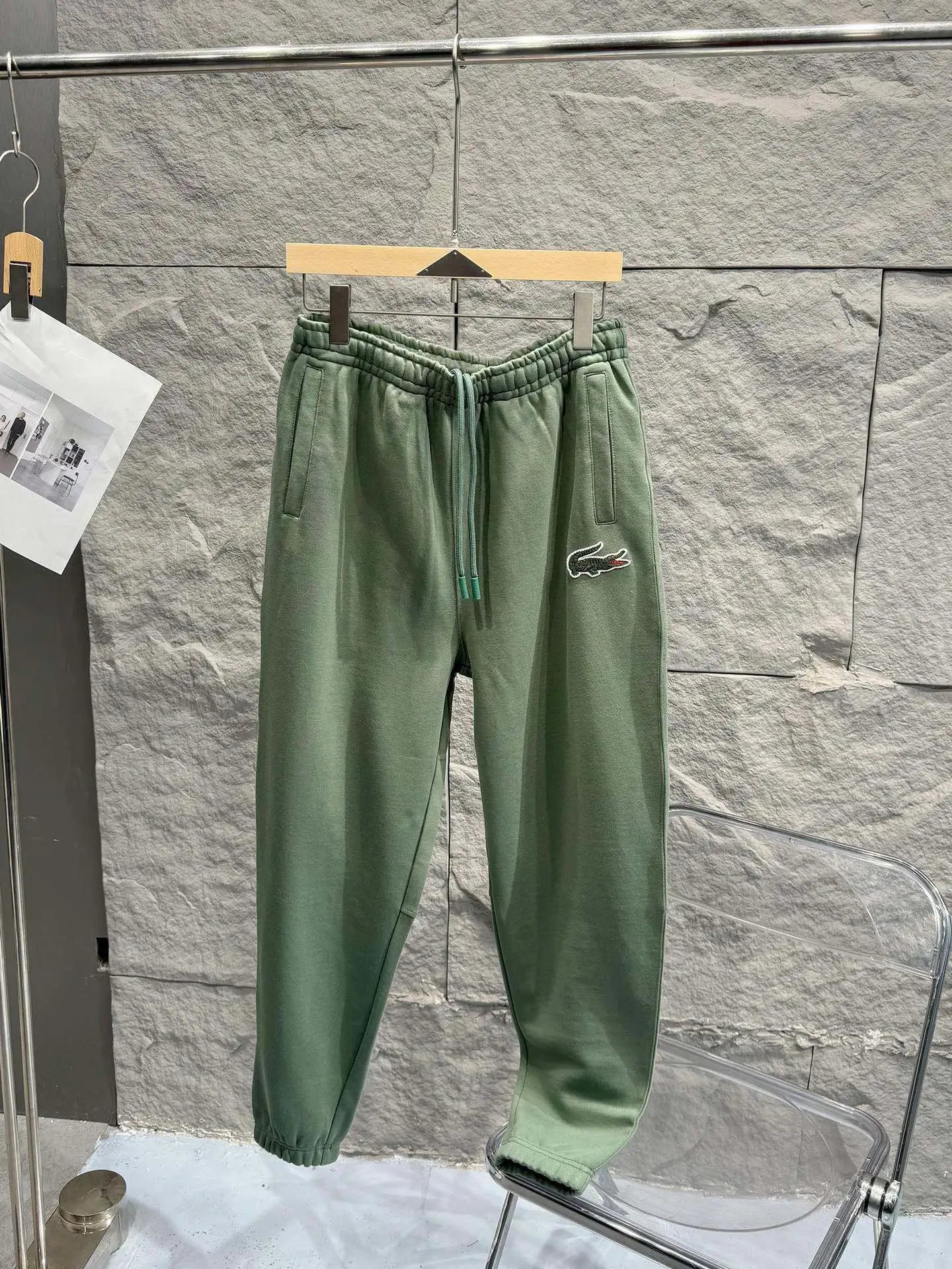 03 Green