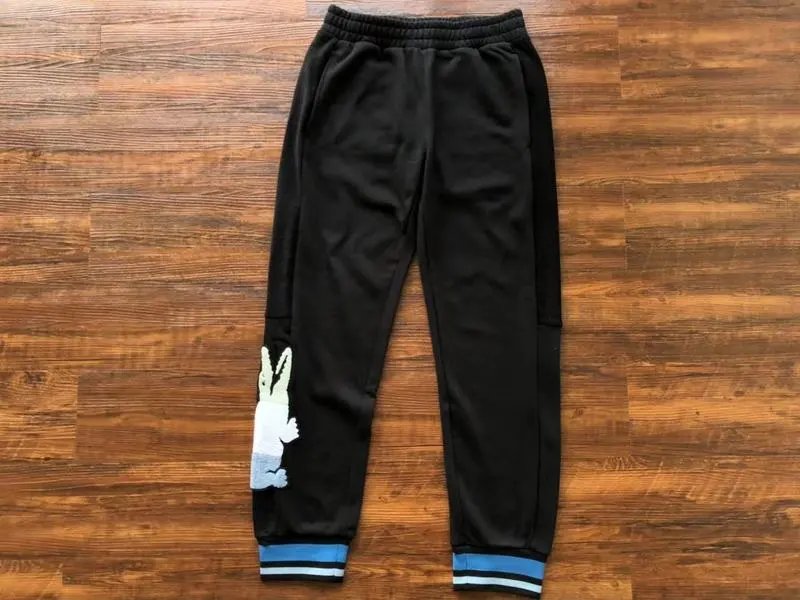 32 black