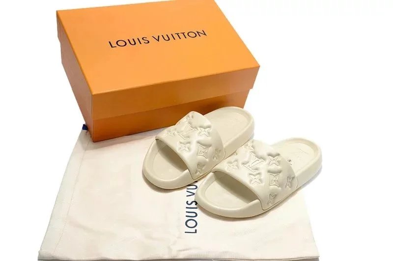 Embossed slippers-beige