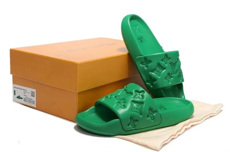 Embossed slippers-green