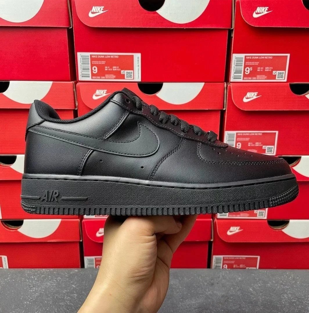 Triple Black Black low-top CW 2288-001
