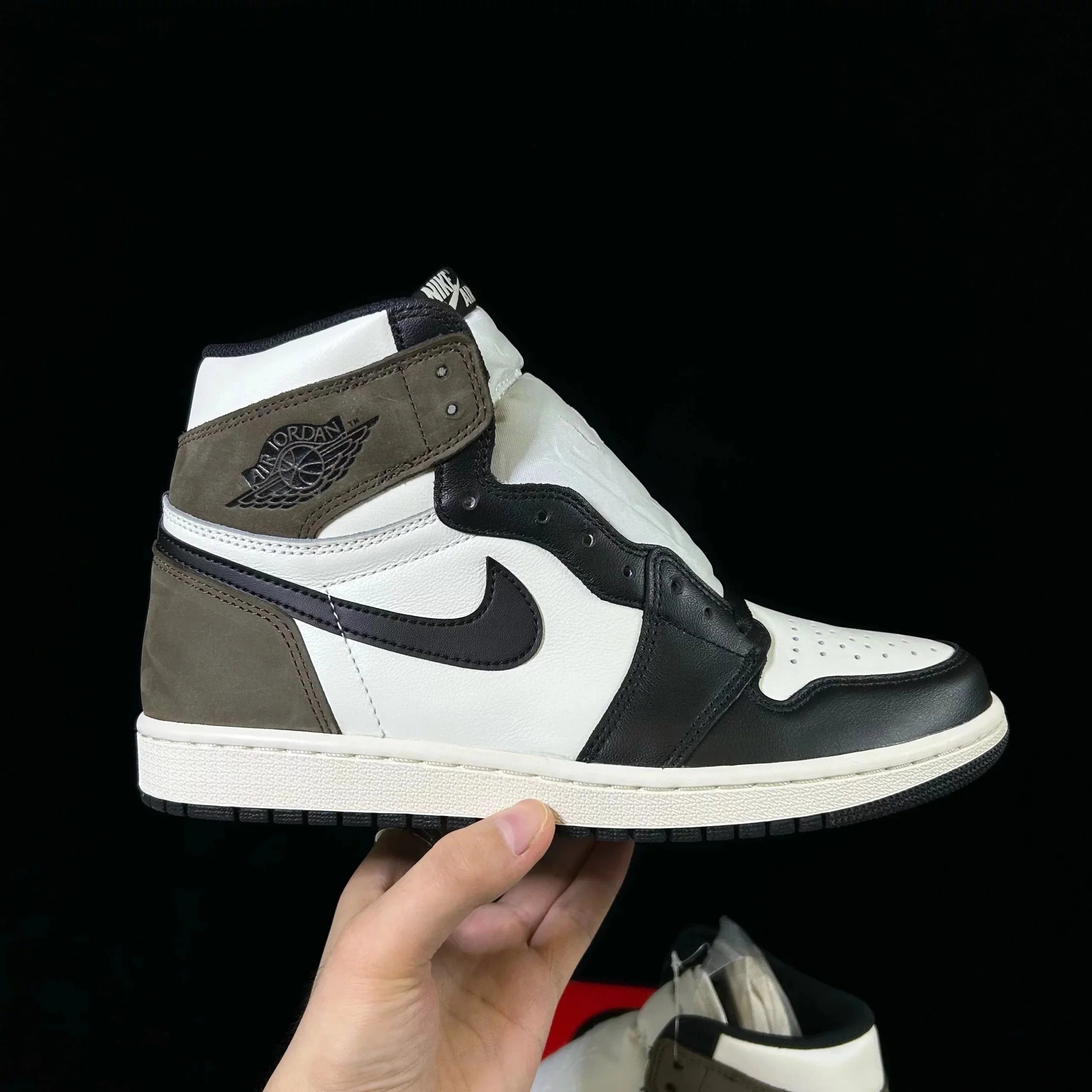 AJ1 Black Mocha