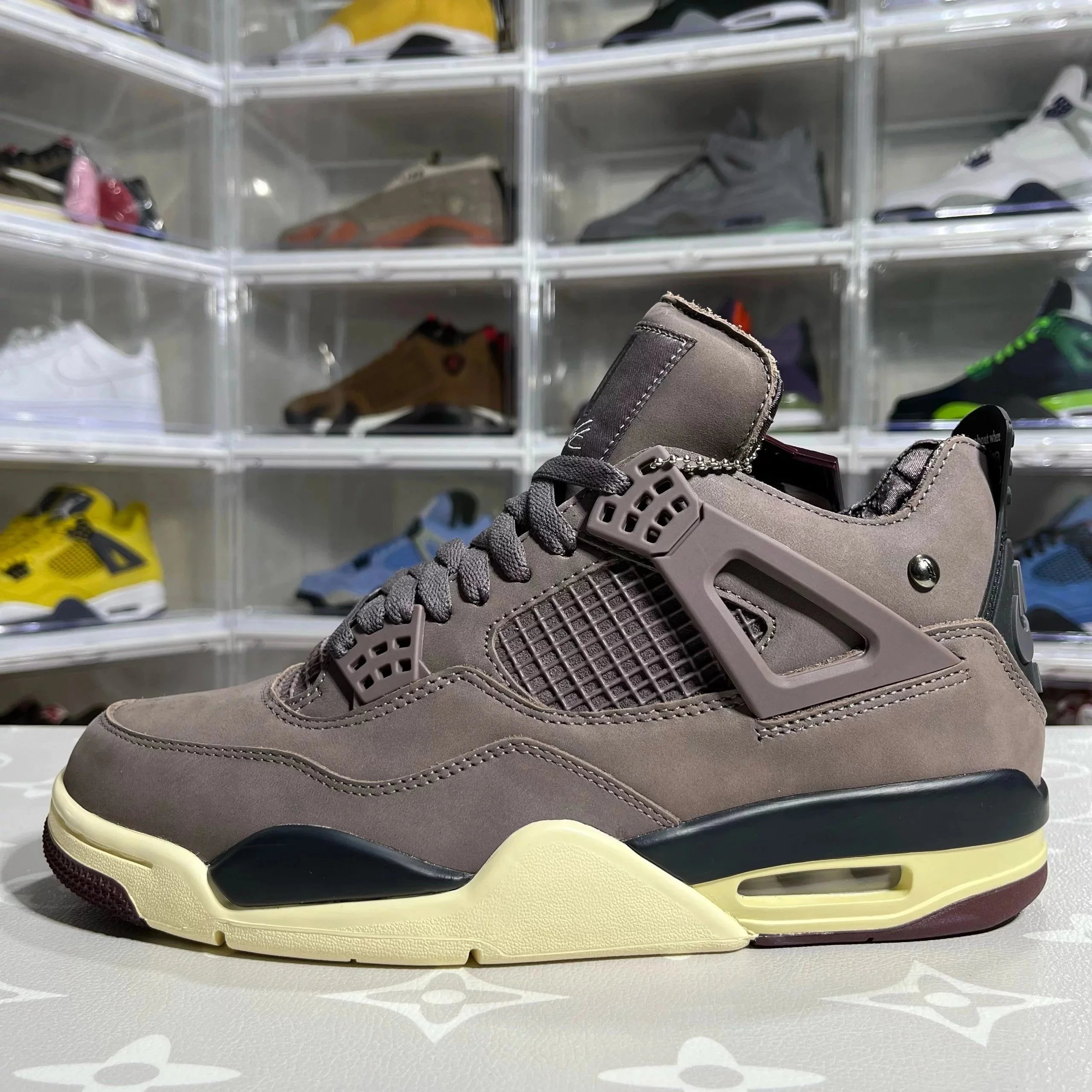 Aj 4 AMM Collaboration wine red