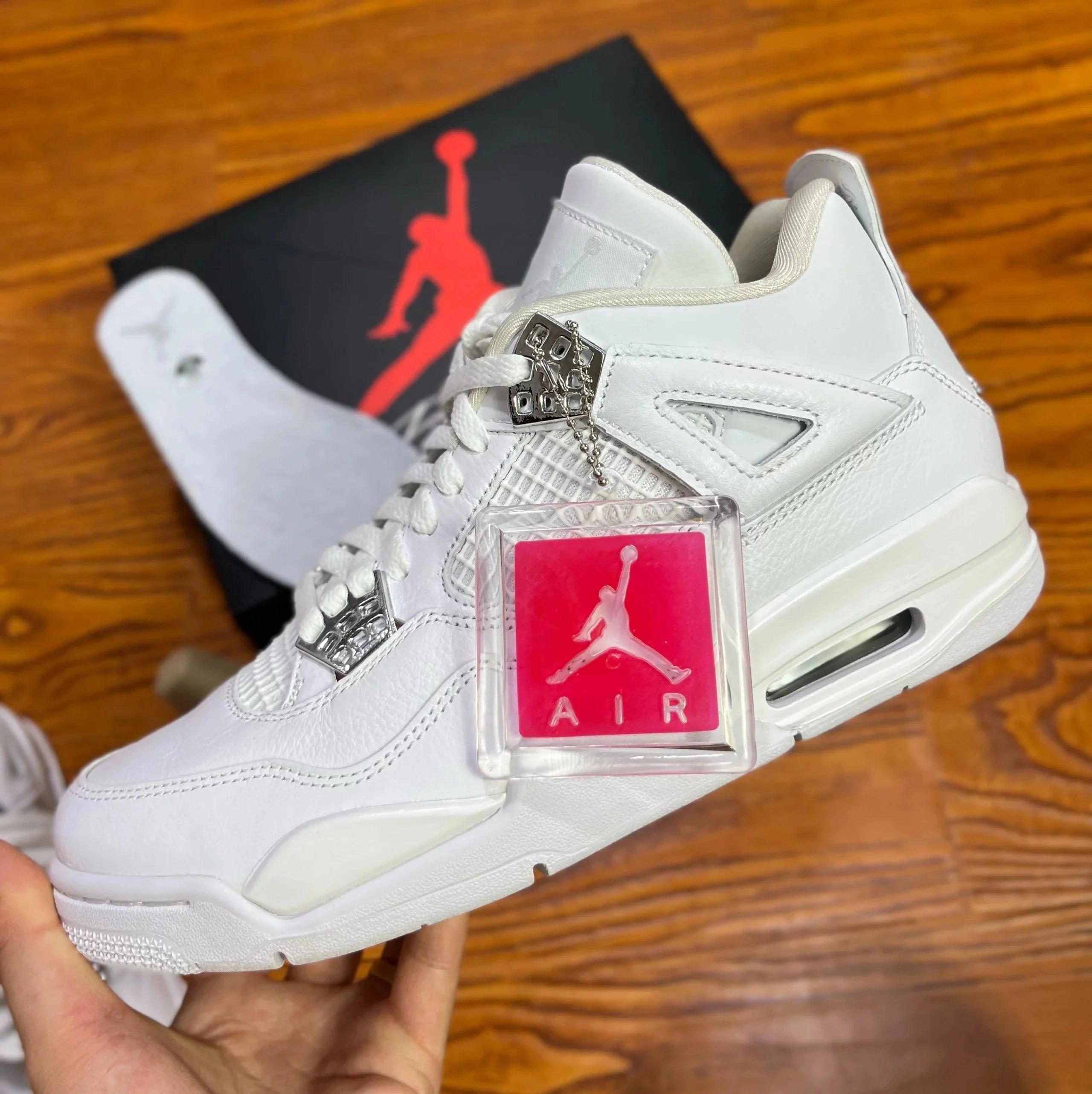 Aj4 White Cat
