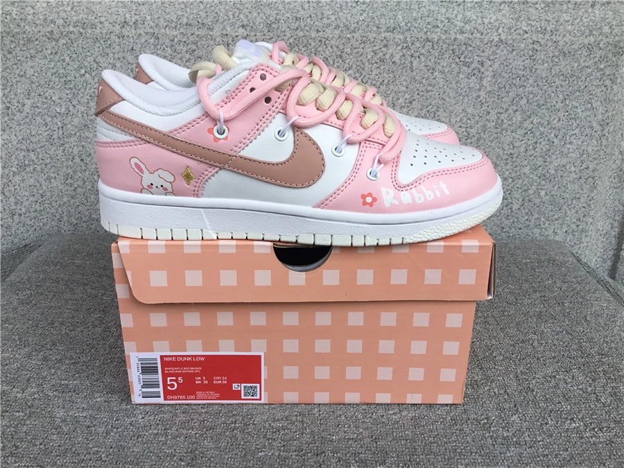 09 Pink and white