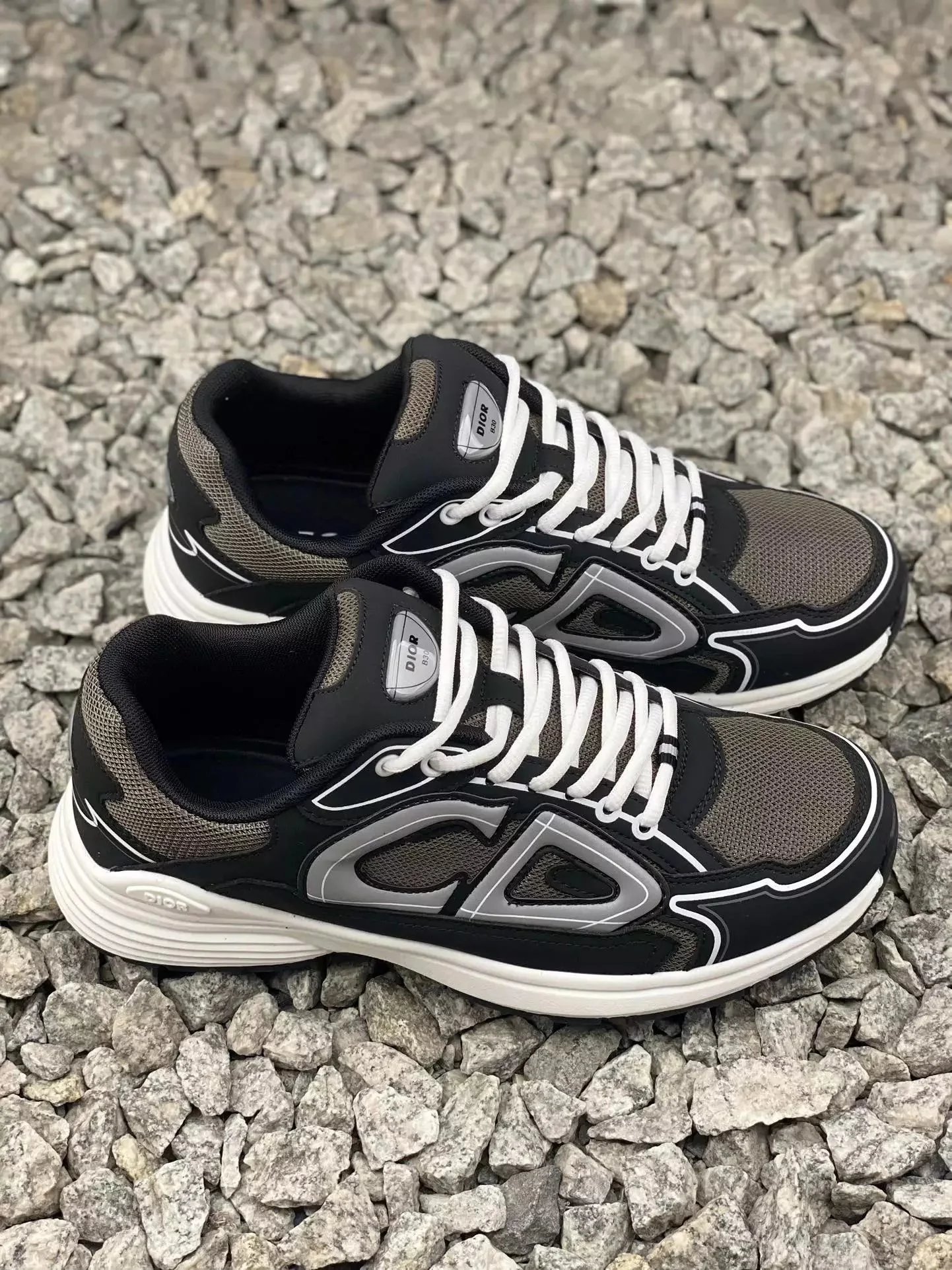 Value for money – B30 military green and black