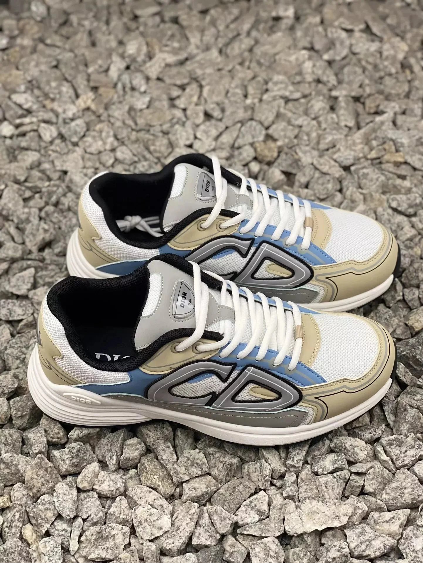 Value for money – B30 white/light khaki