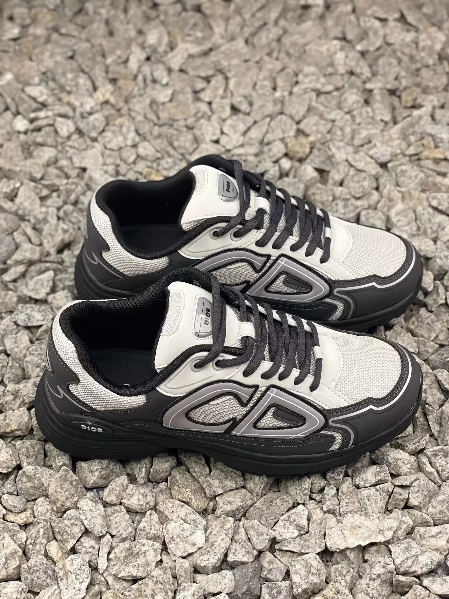 Value for money – B30 neutral gray/black