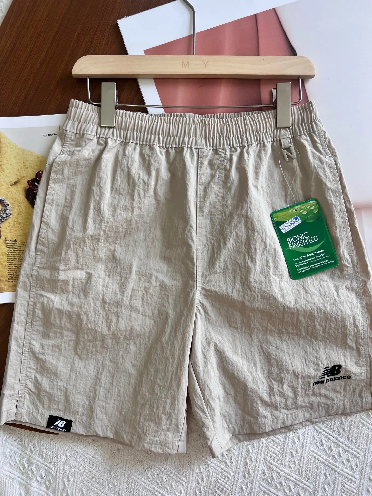 06 m white