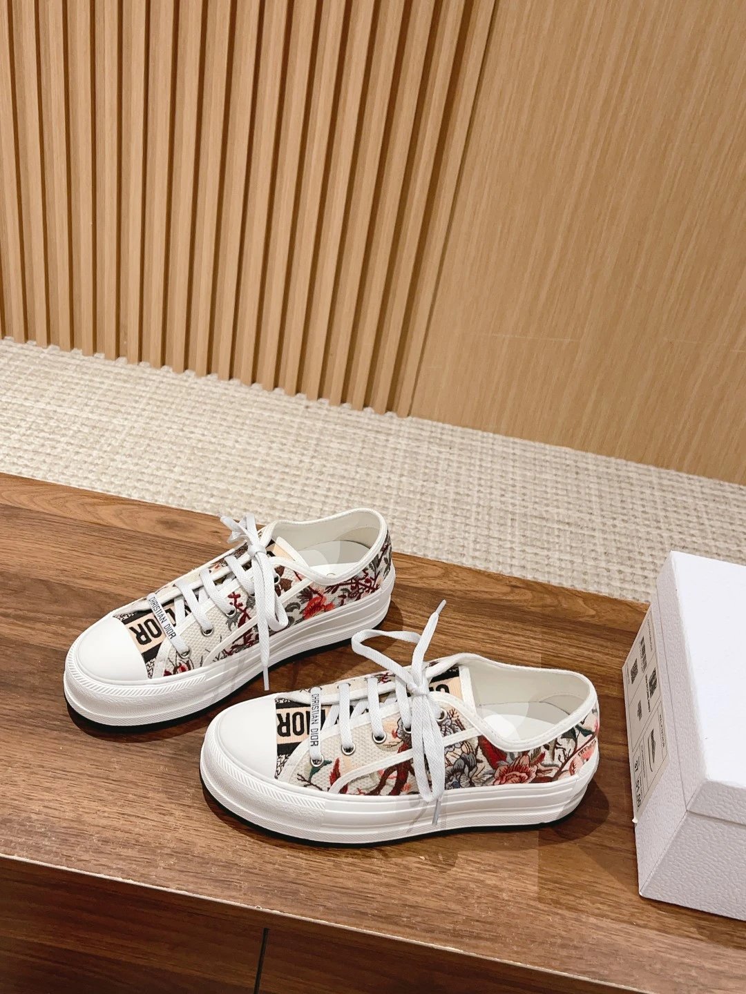 1 White pattern