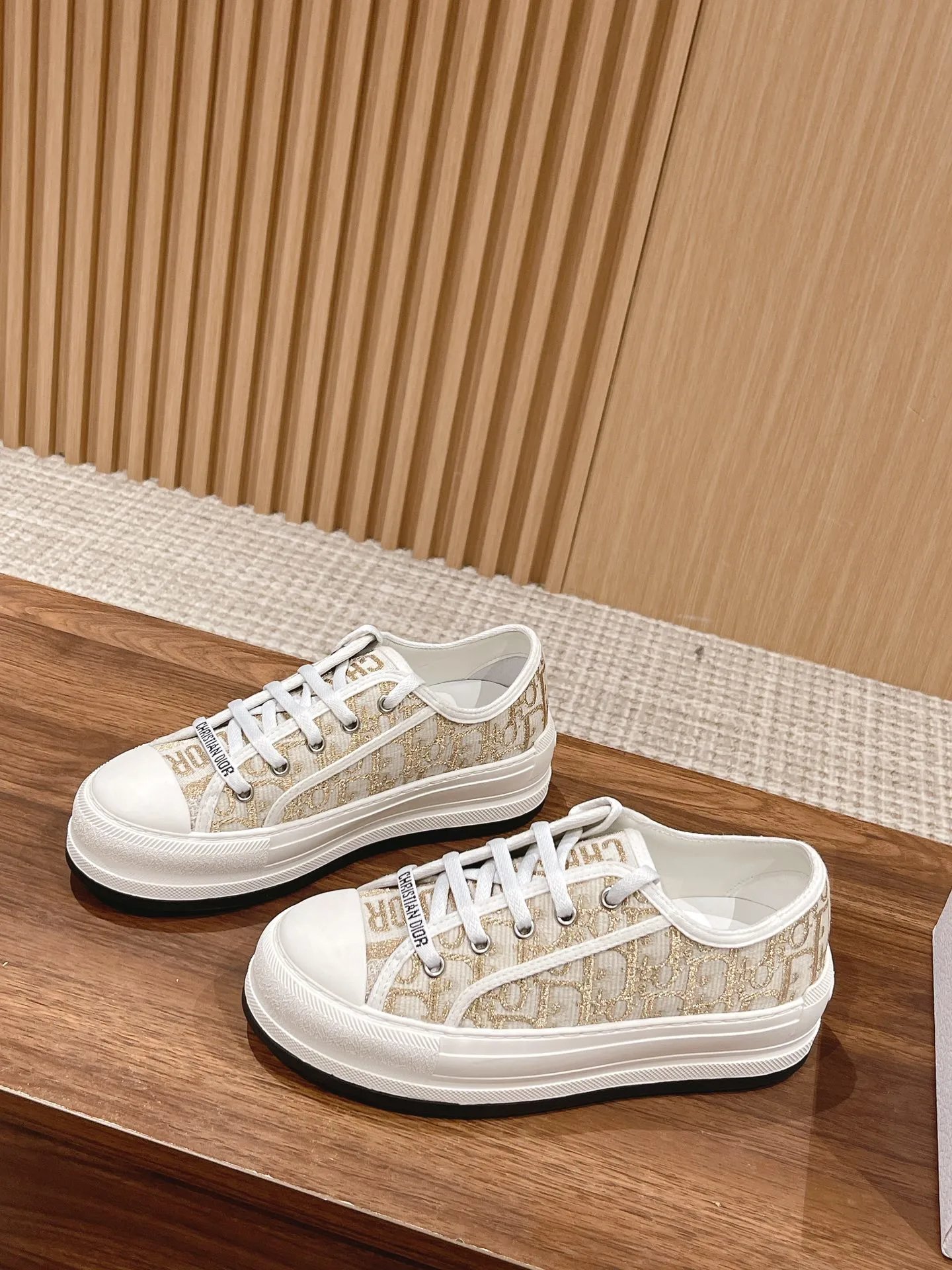 3 White pattern