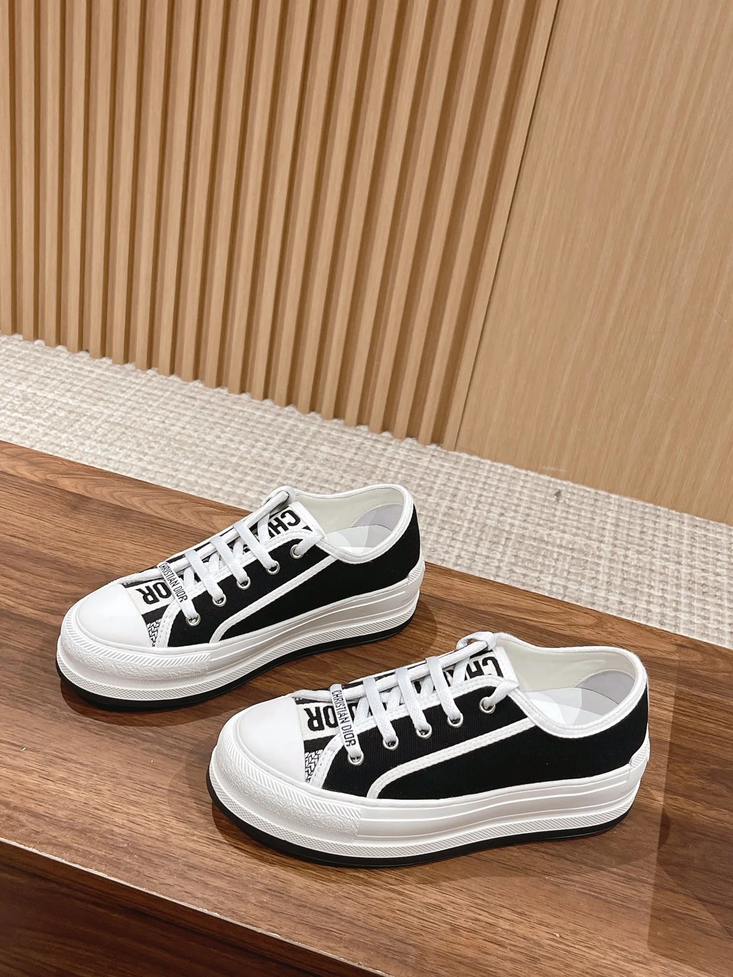 6 White pattern
