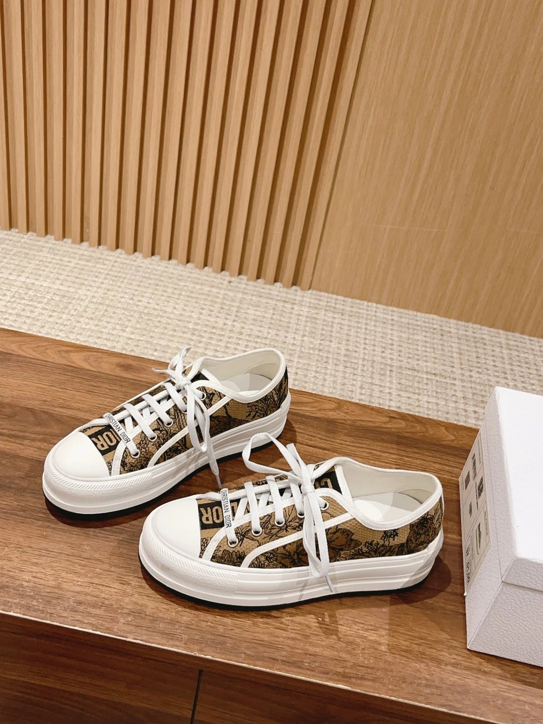 7 White pattern