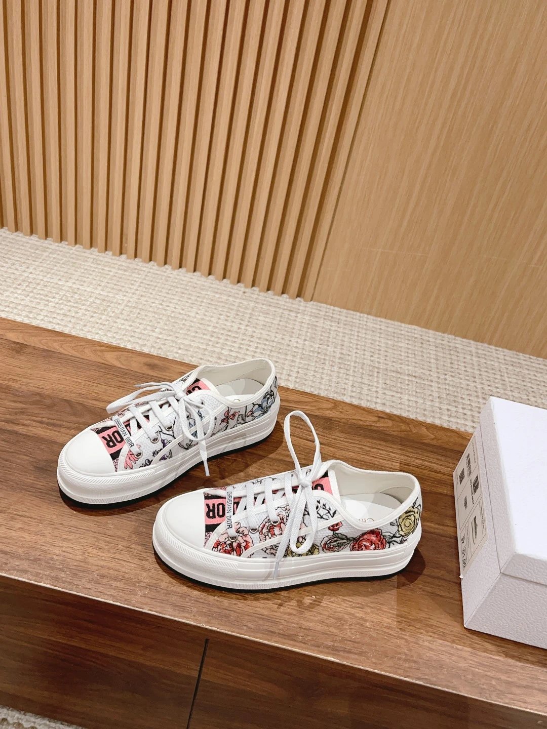 13 White pattern