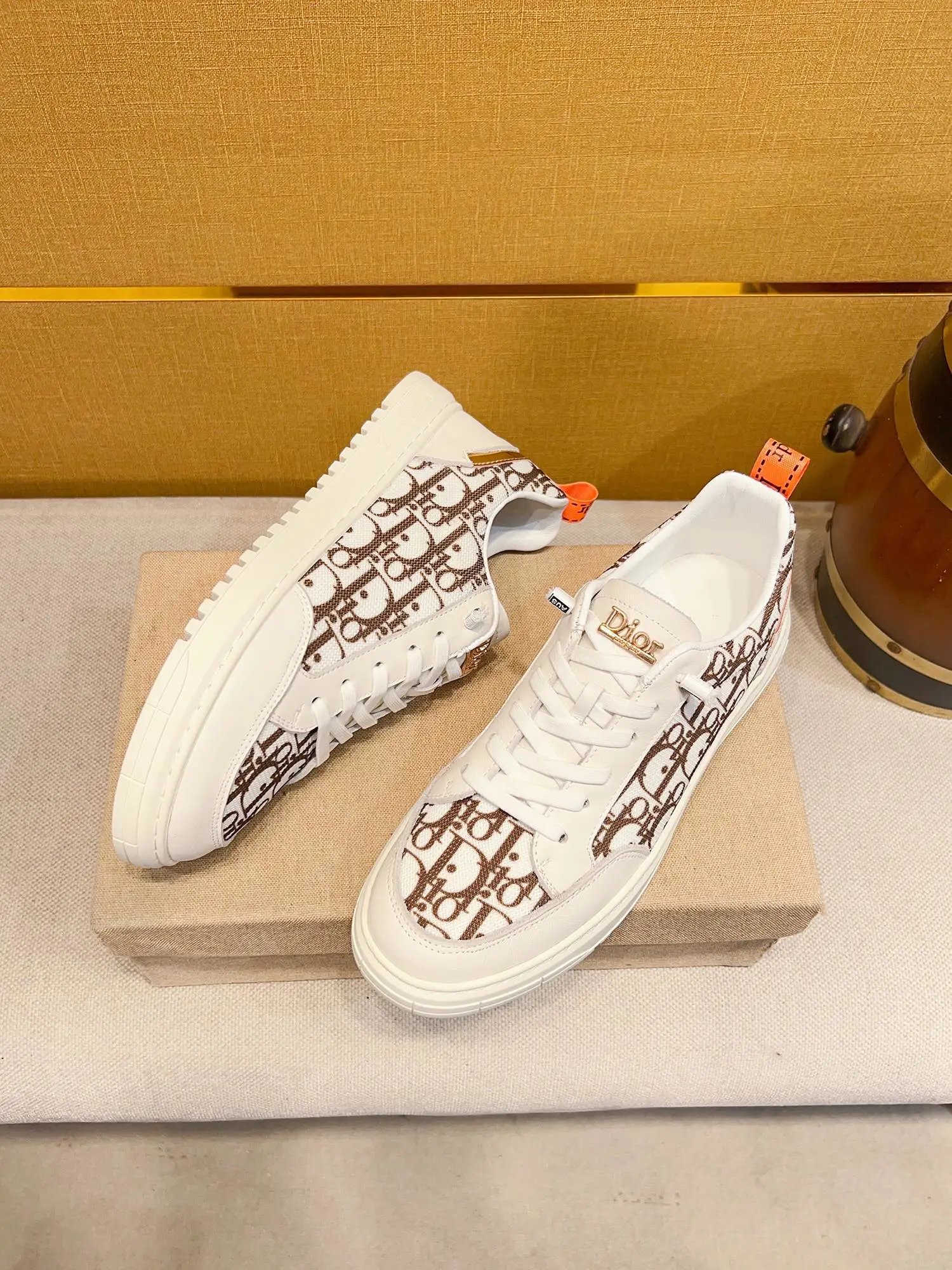 30 White yellow