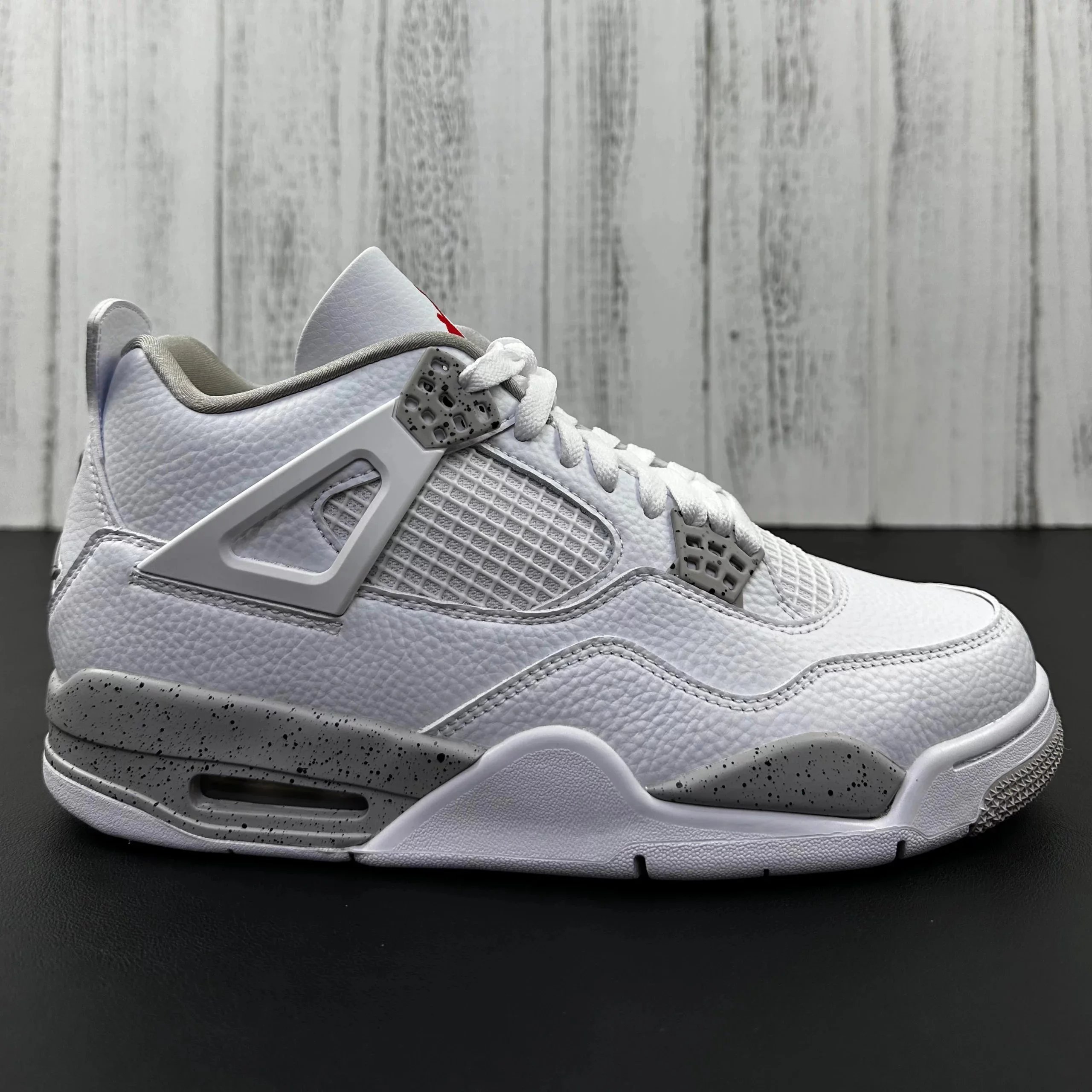 White Oreo CT8527-100