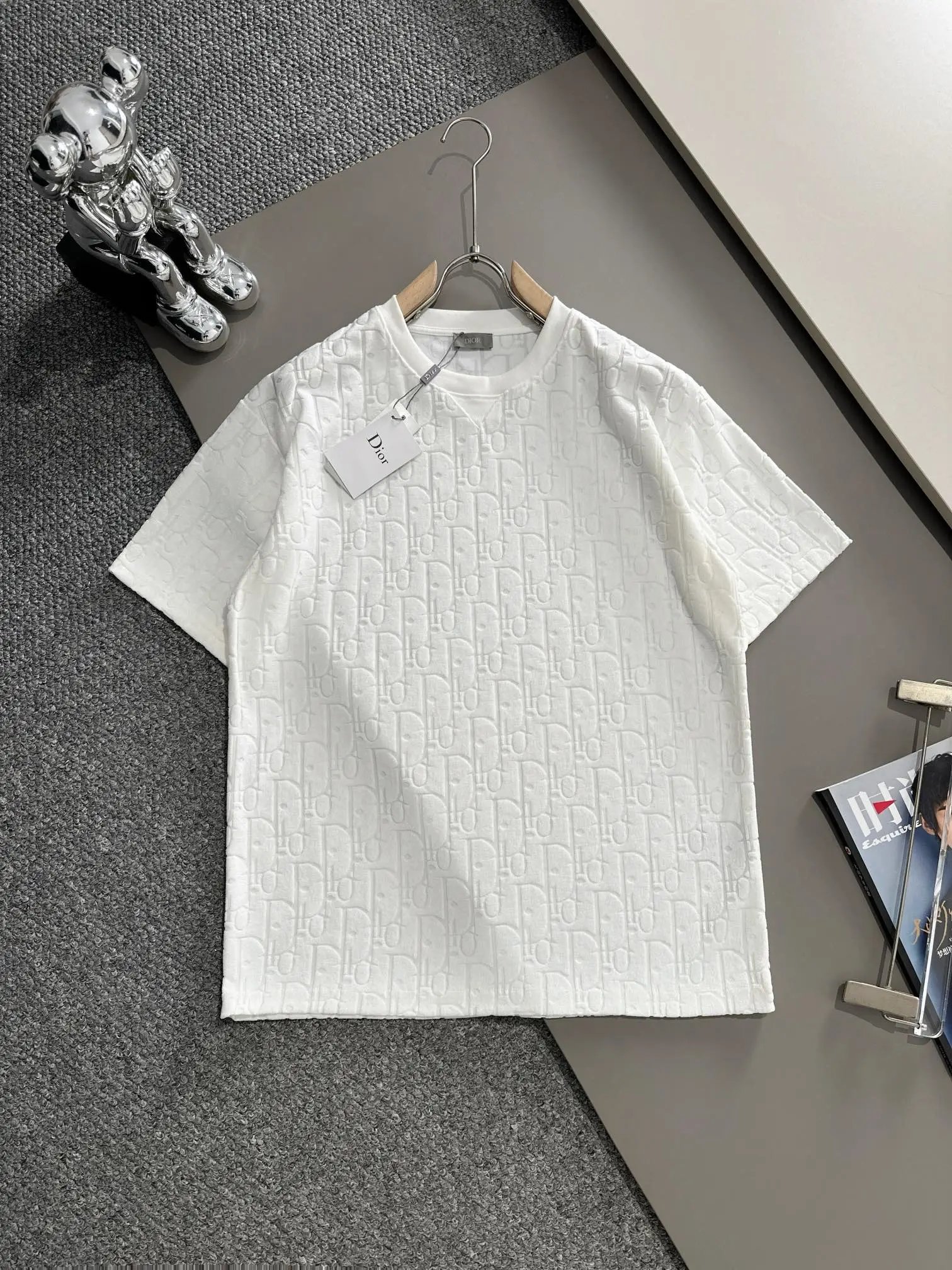 28 white