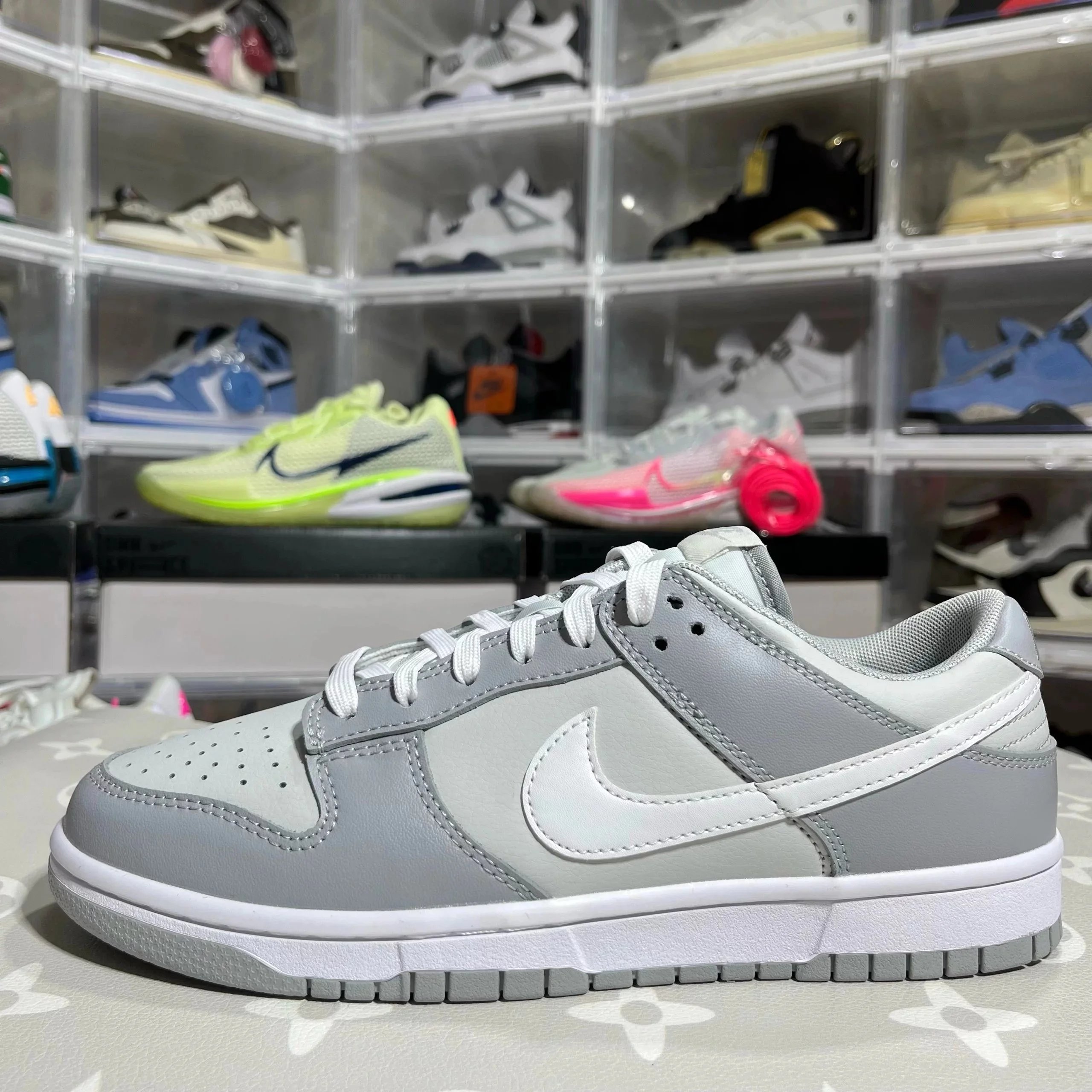 Dunk dark white ash