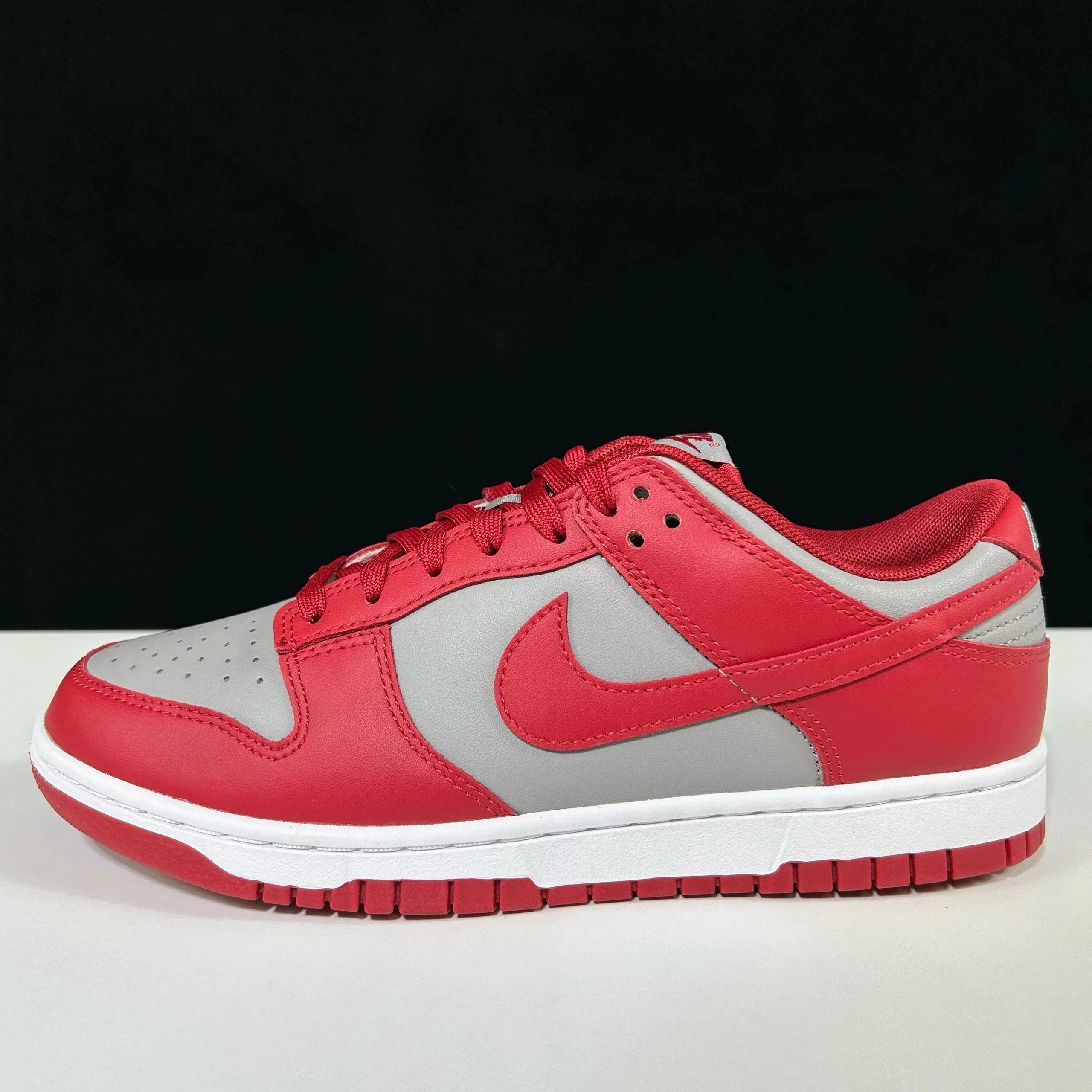 DUNK GREY RED