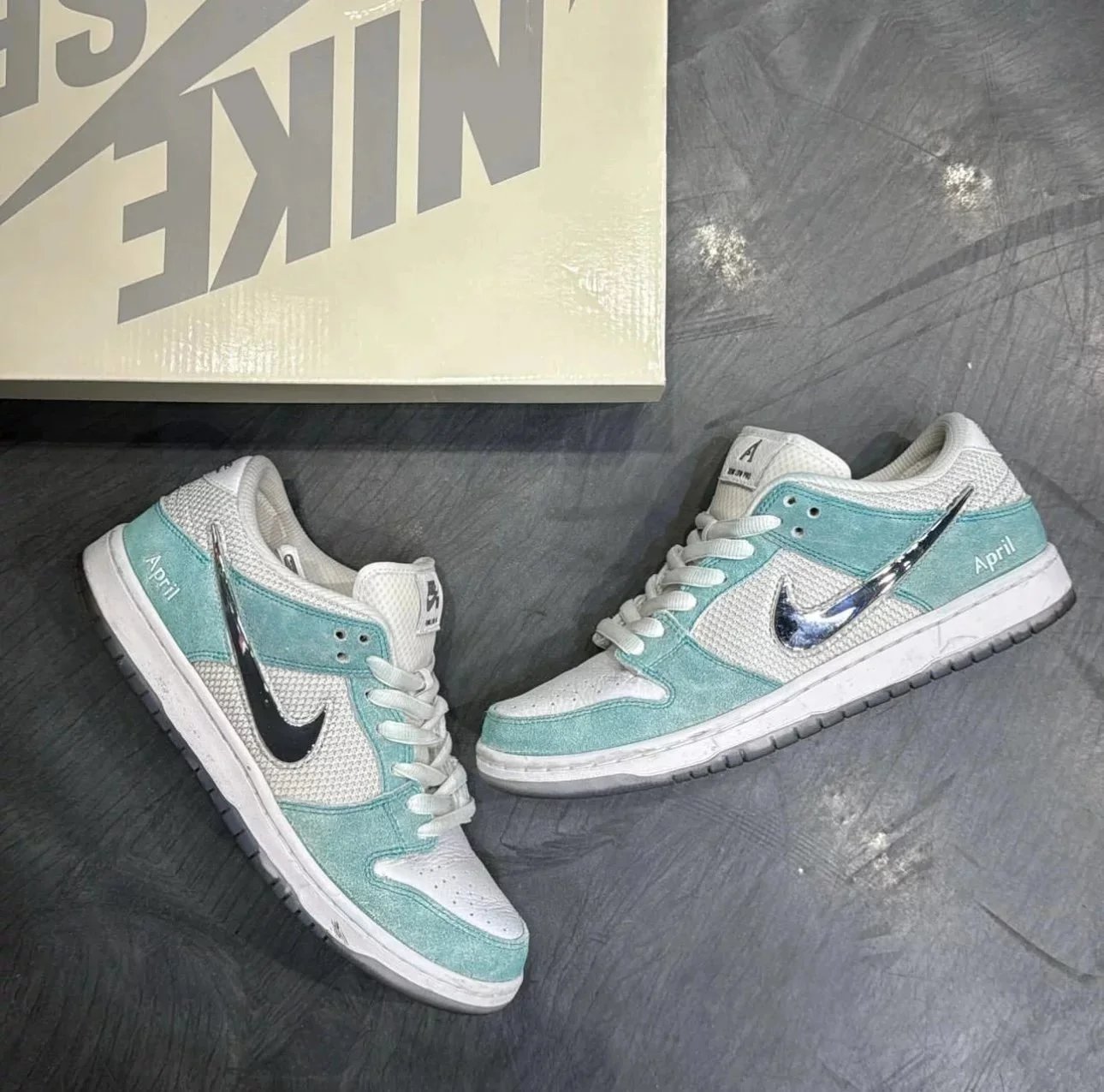 T April Skateboard xDunk