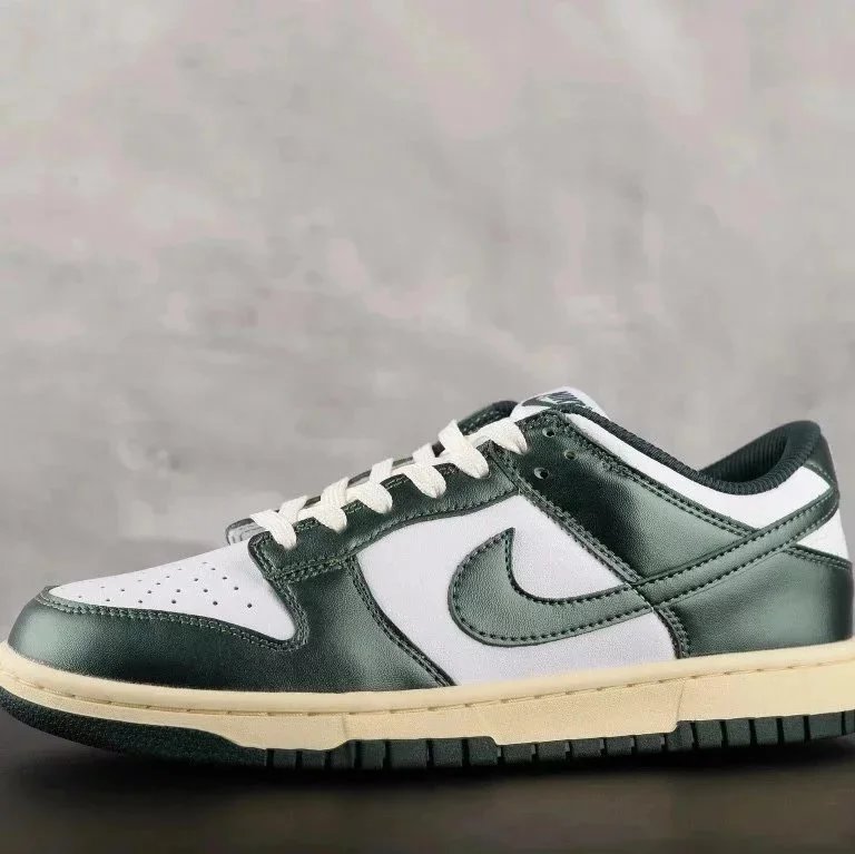 Retro white and green DQ8580-100