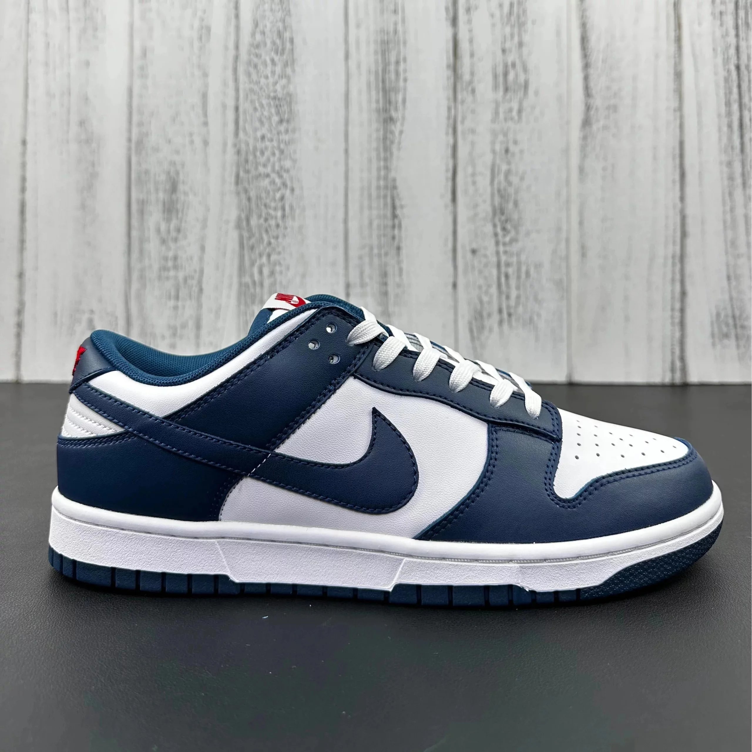 DD1391-400 white navy blue