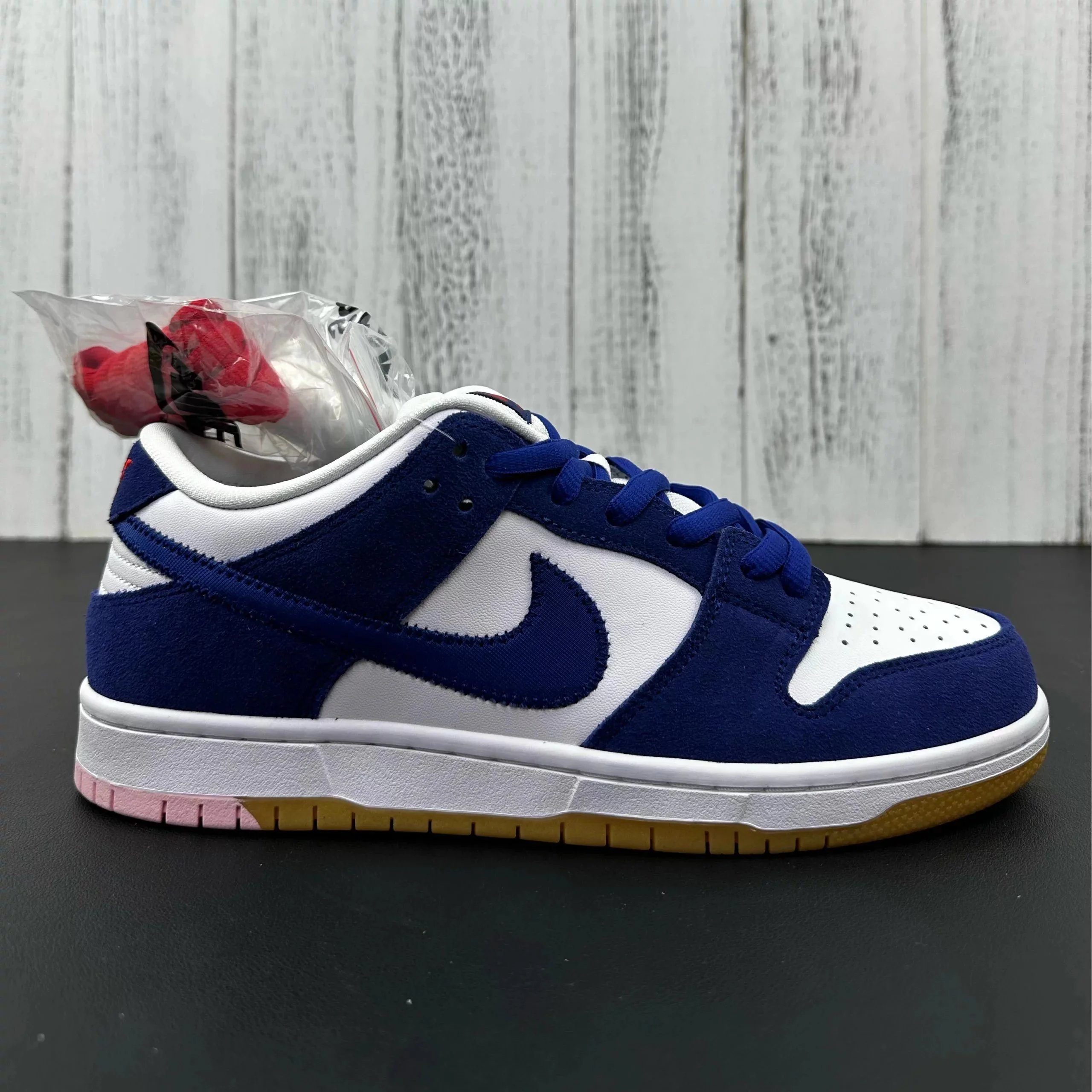 DO9395-400 blue and white raw rubber