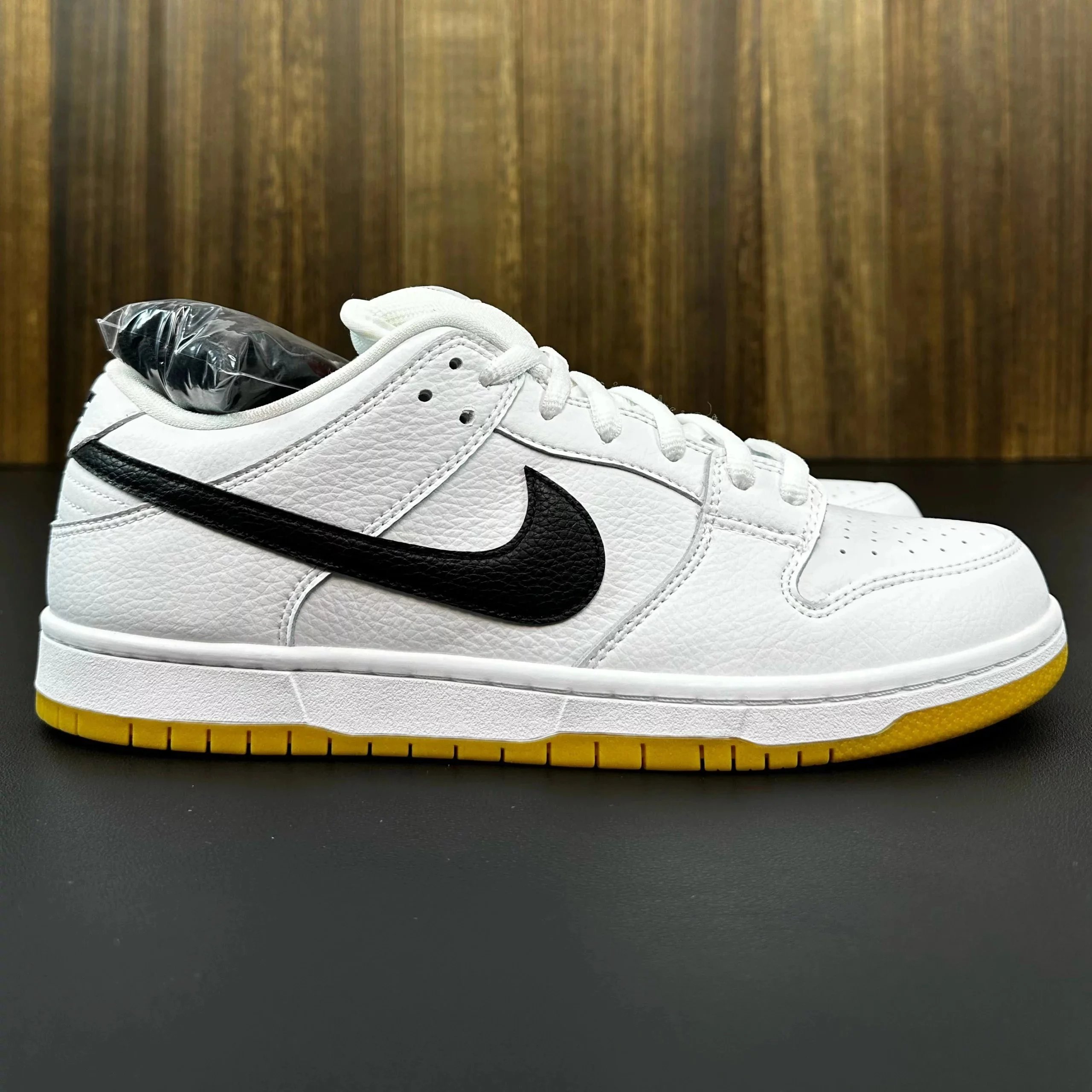 CD2563-100 white and black raw rubber