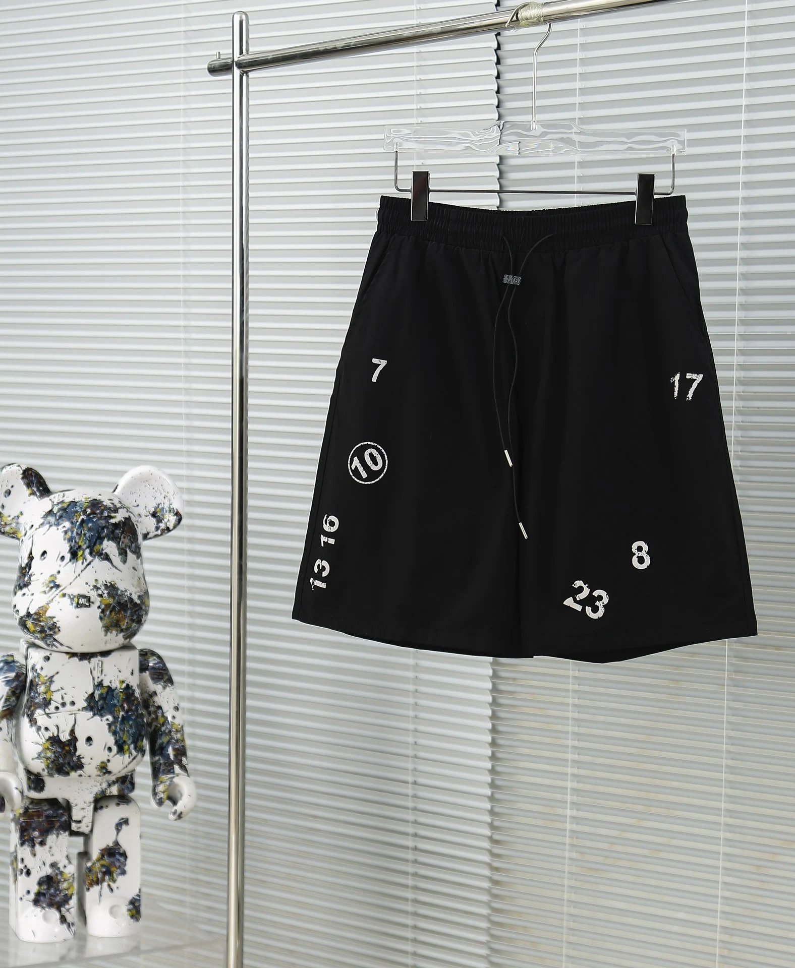 32 black