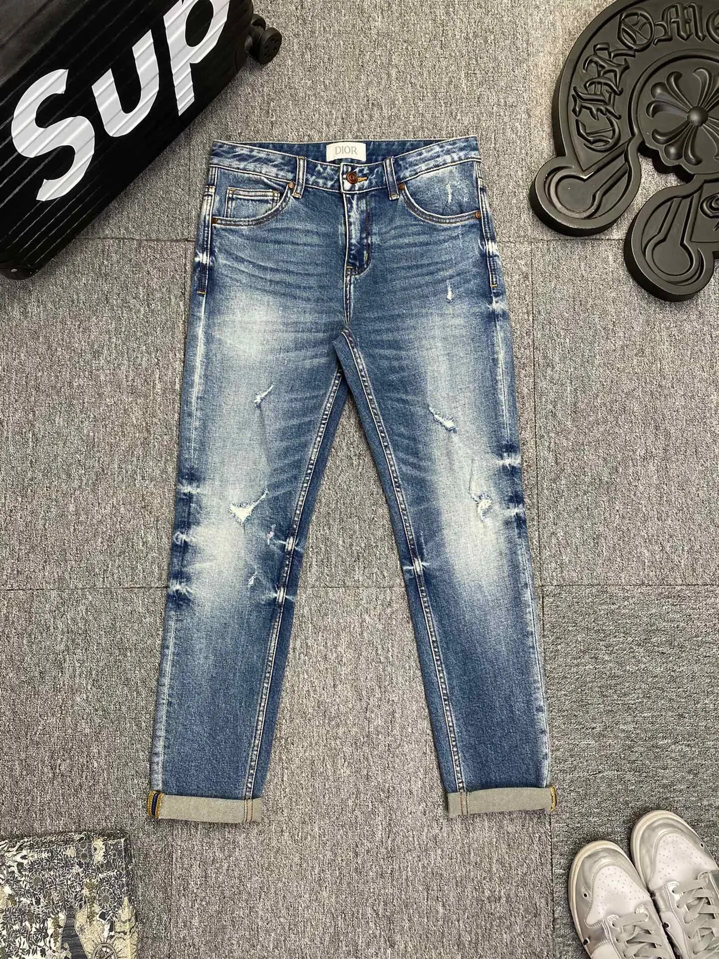 32 blue