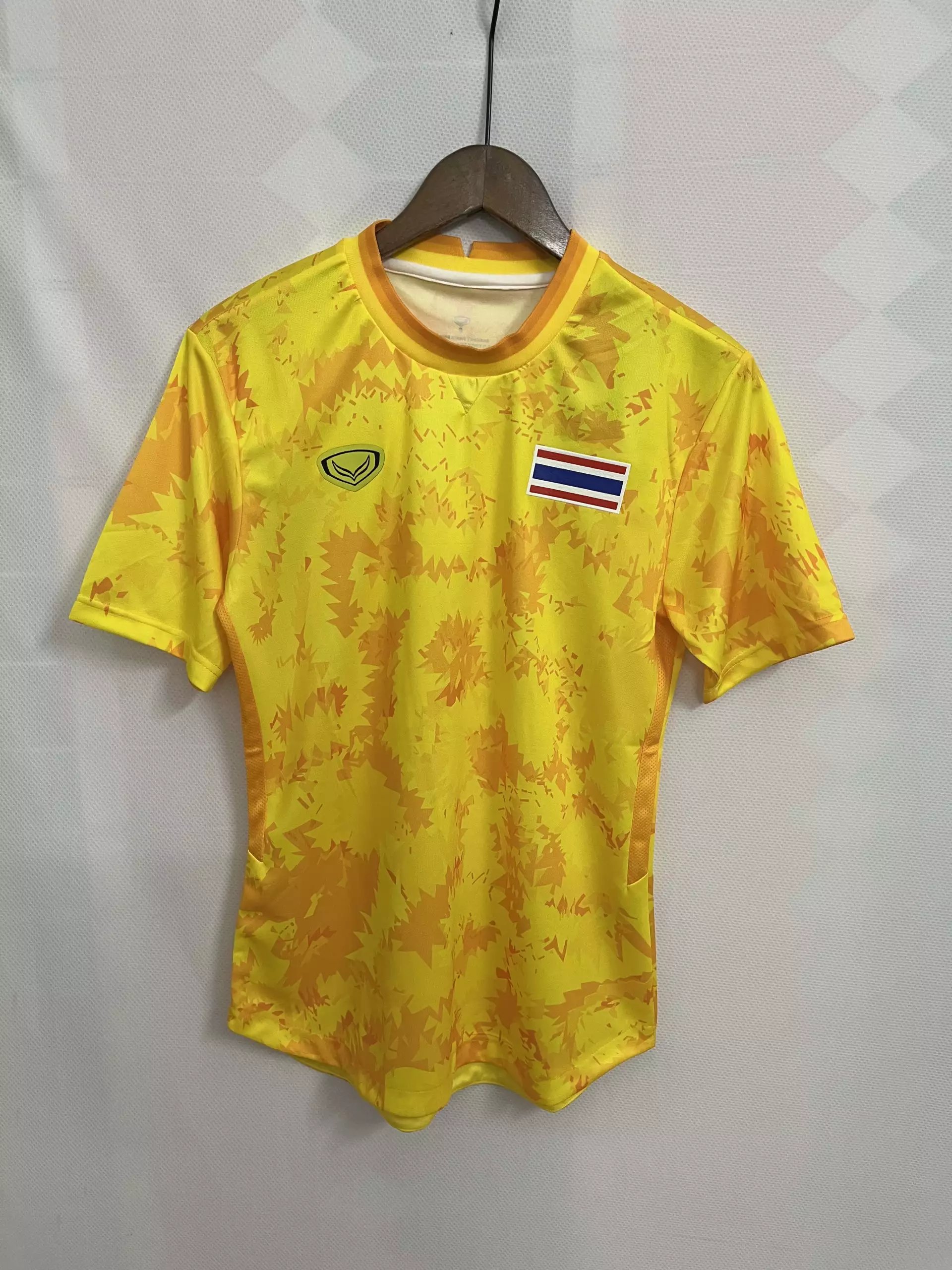 11 Yellow 006