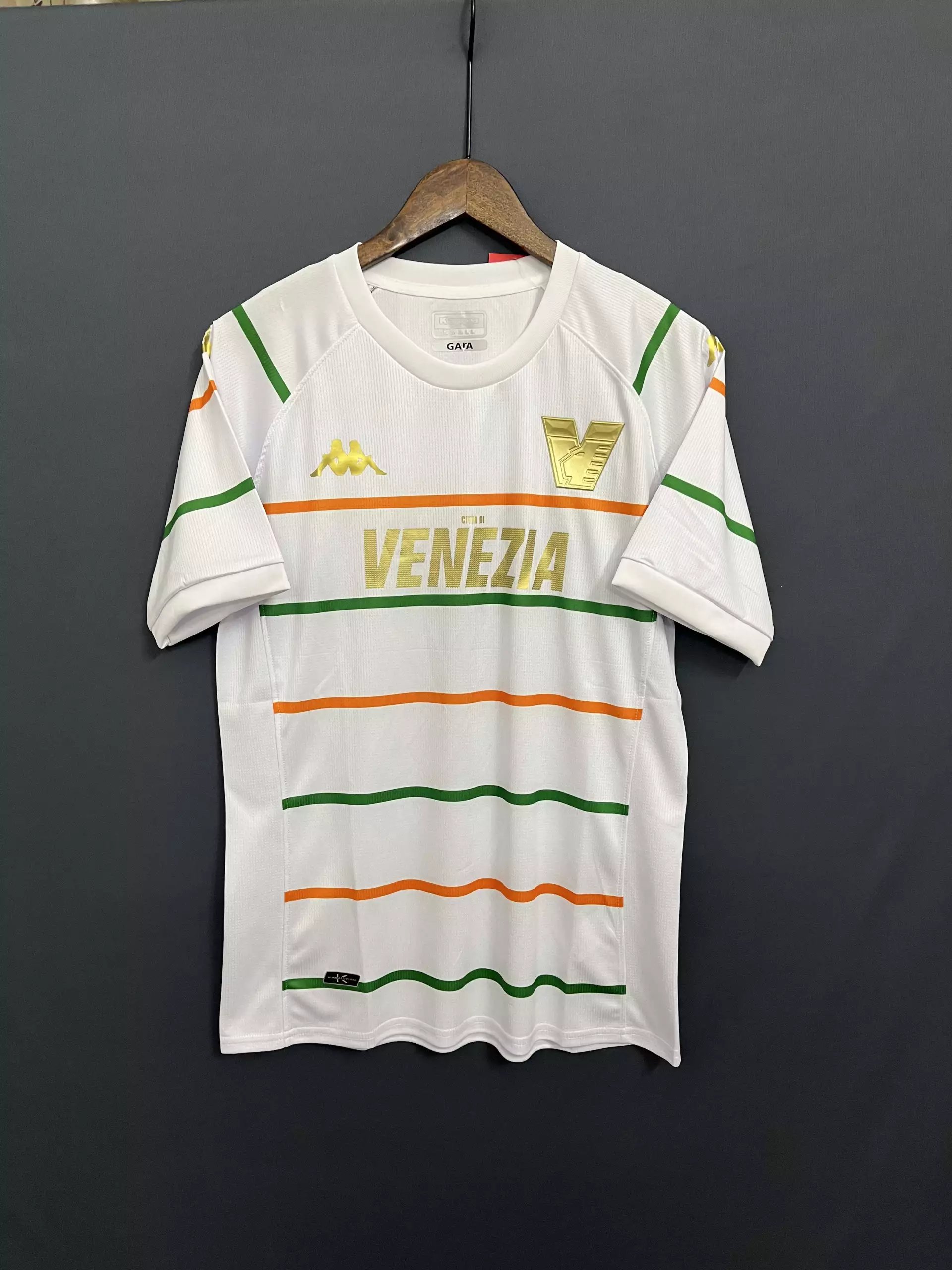 24 White 006