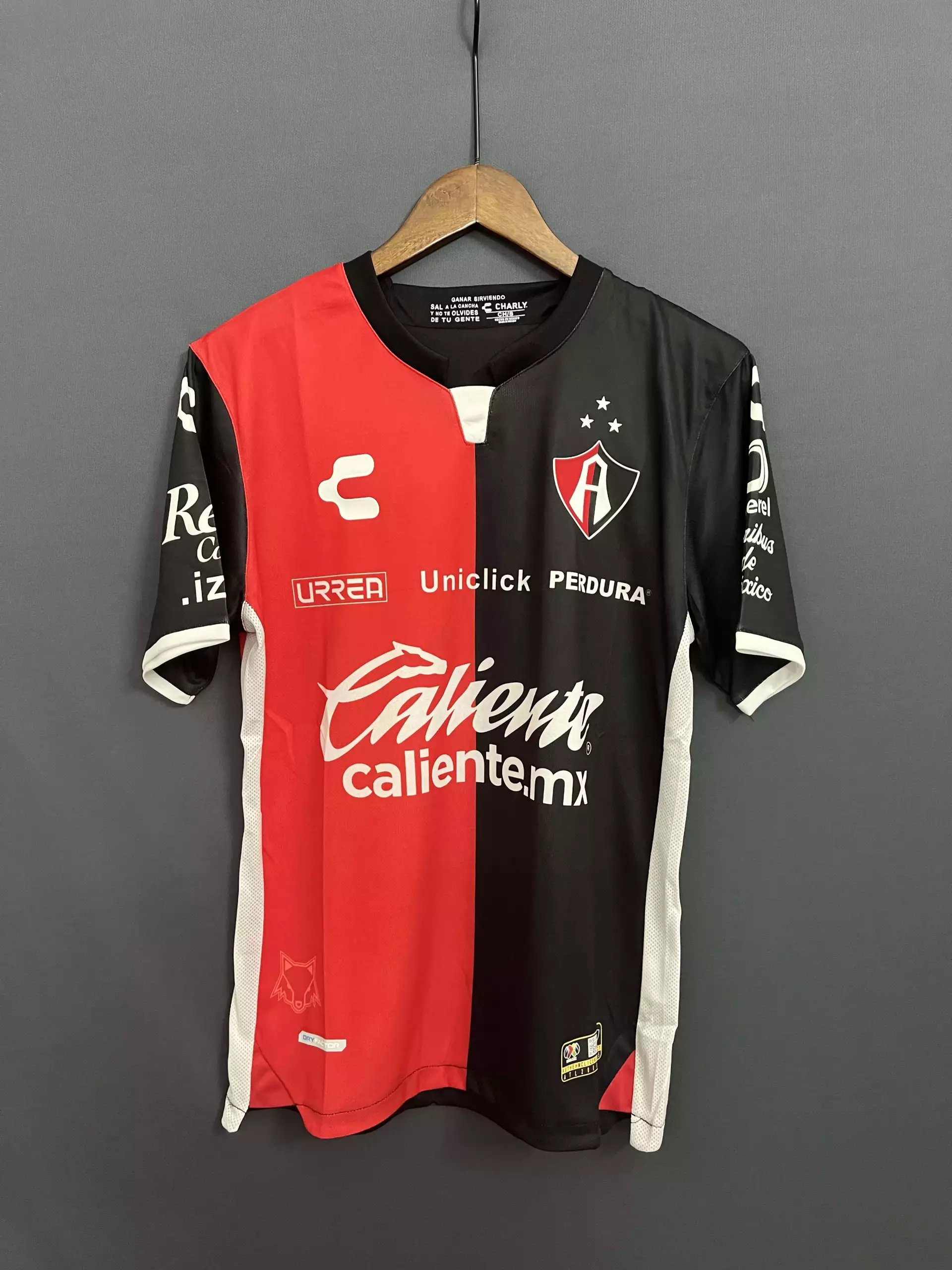 31 Black and red 006