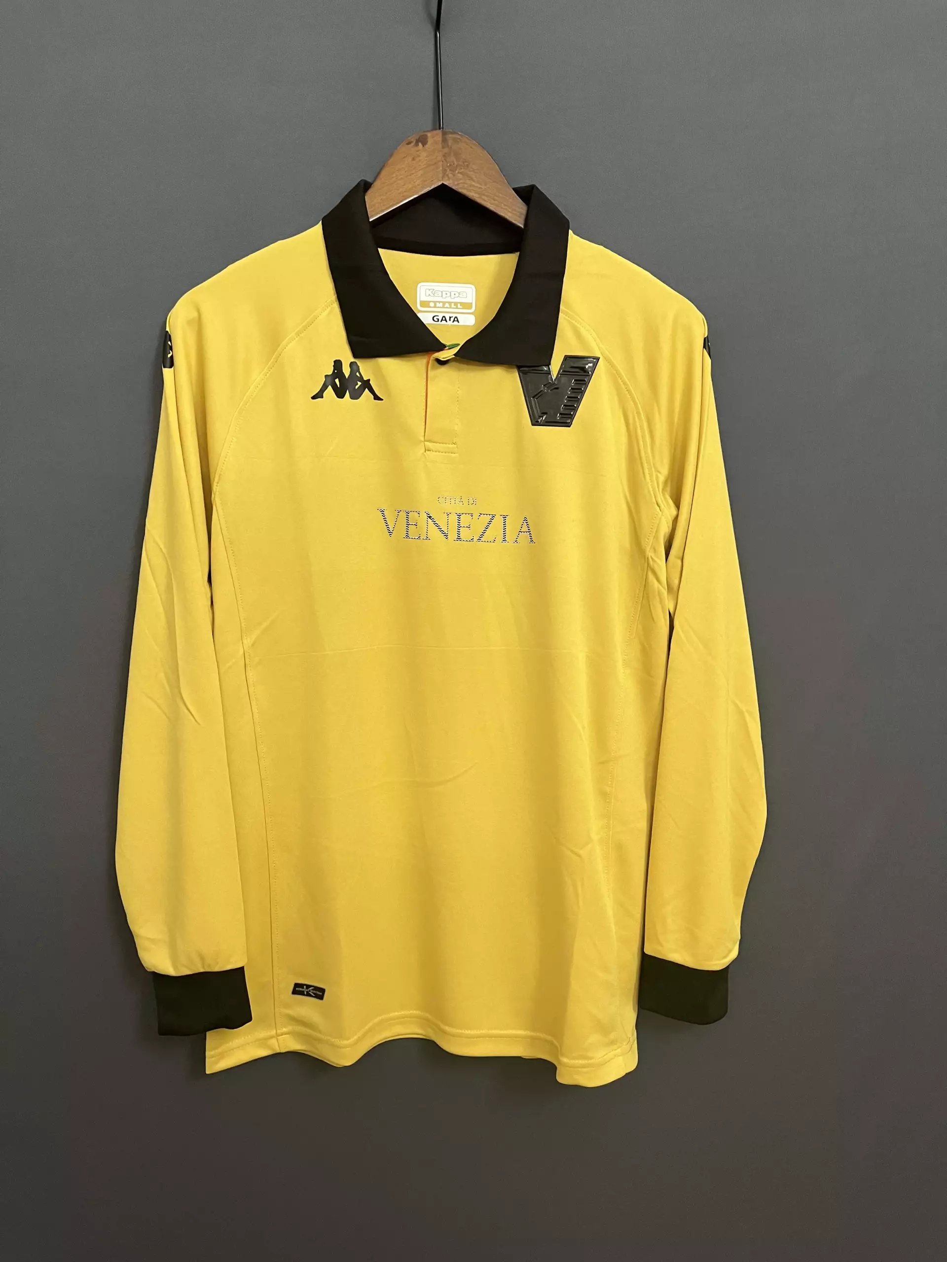 37 Yellow 006