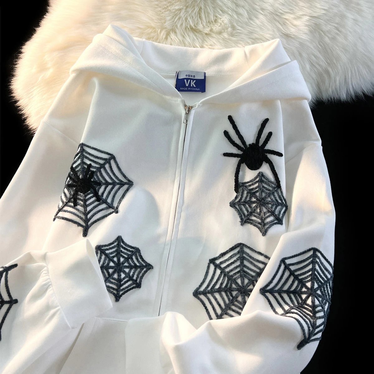 25 White Spider