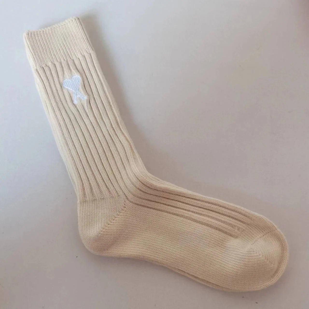 White coarse-needle embroidery