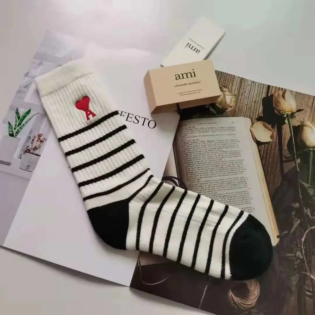White-striped towel base