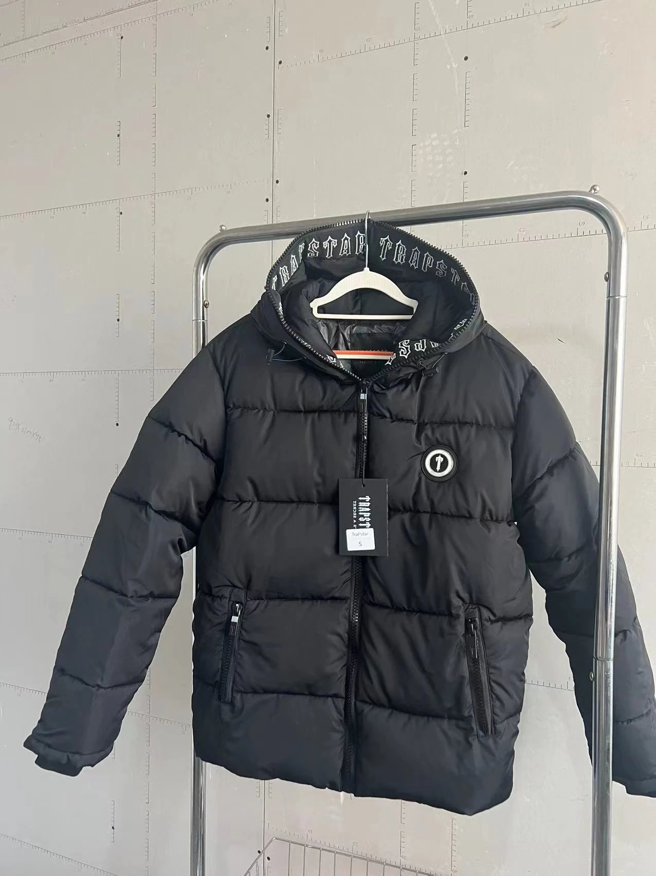16 black