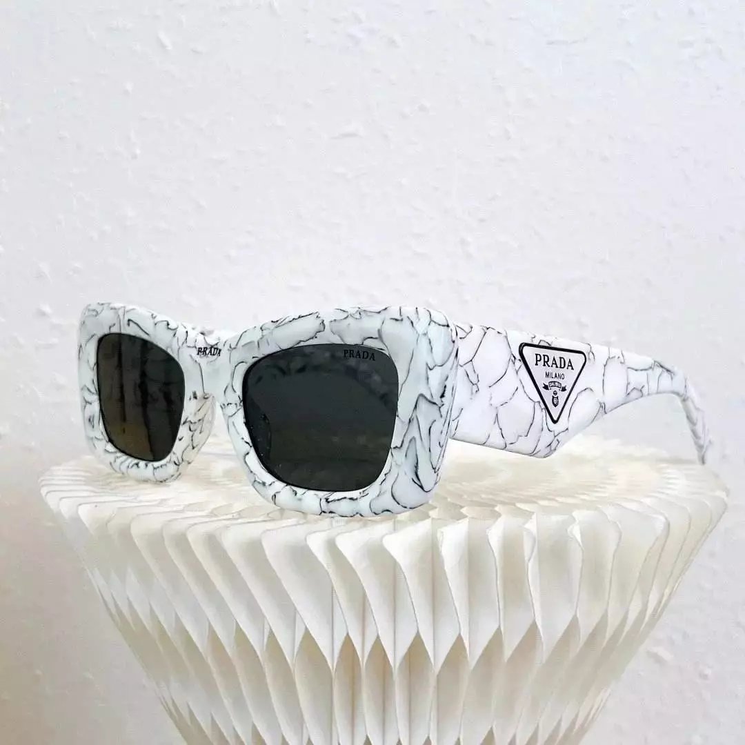 31 white 006
