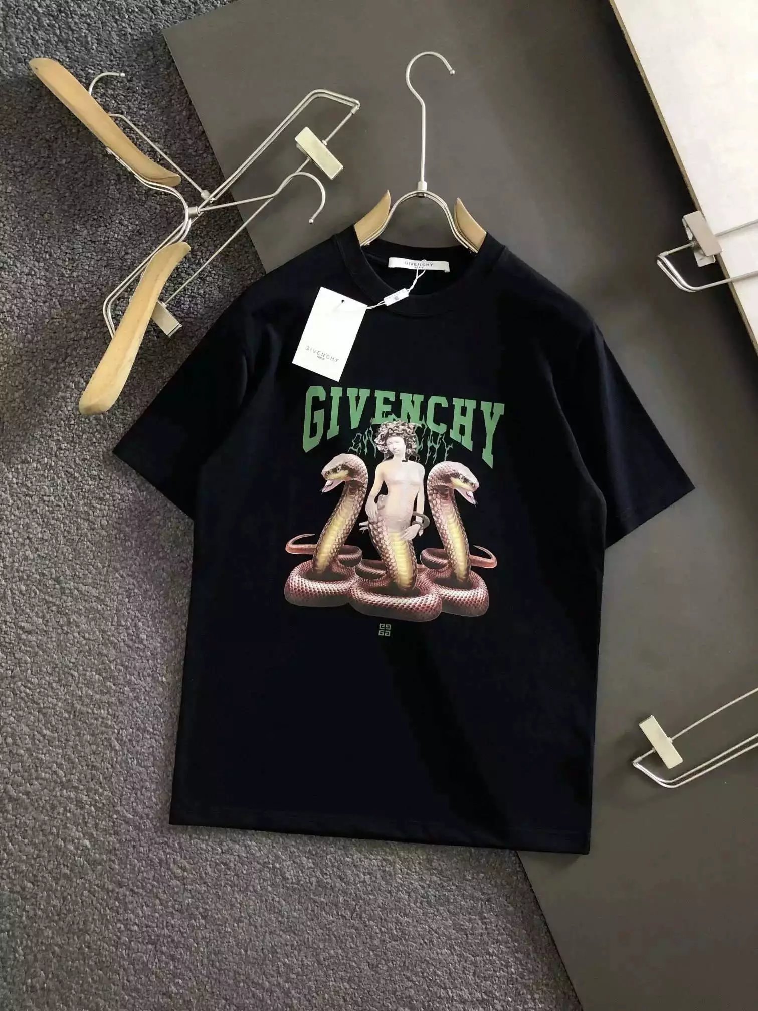 16 Black 006
