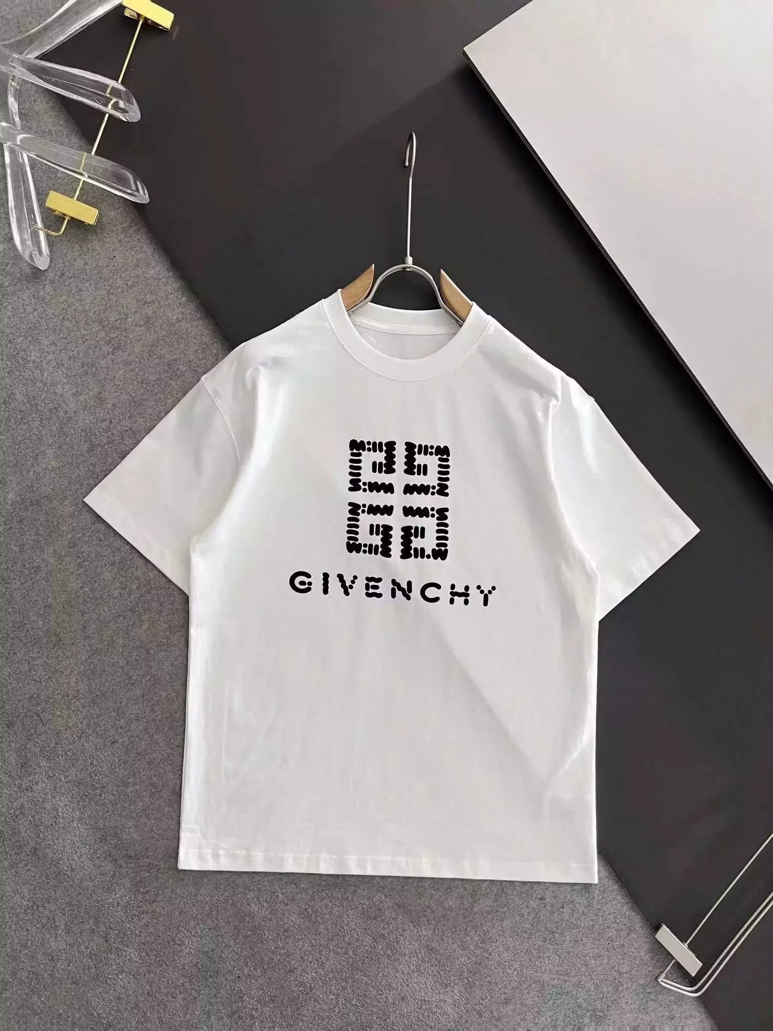 19 White 006