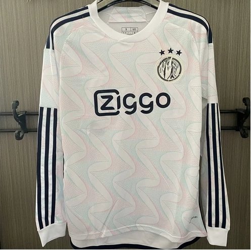 2324 Ajax away