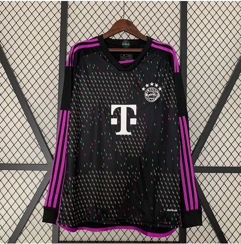 2324 Bayern away.