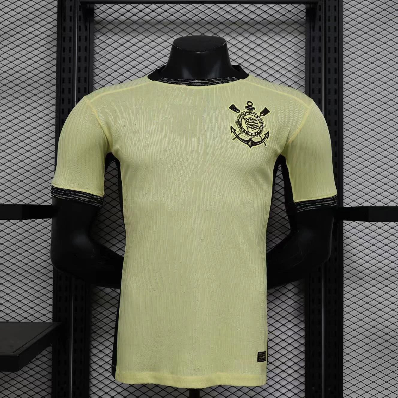 23 Pale yellow 006
