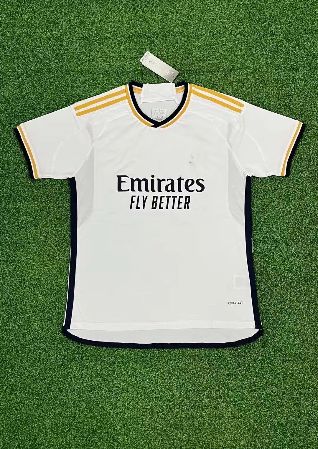 37 white 006