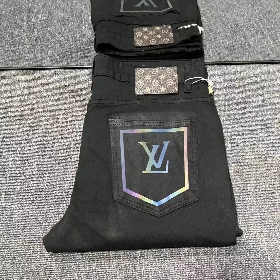 Black inverted logo 002