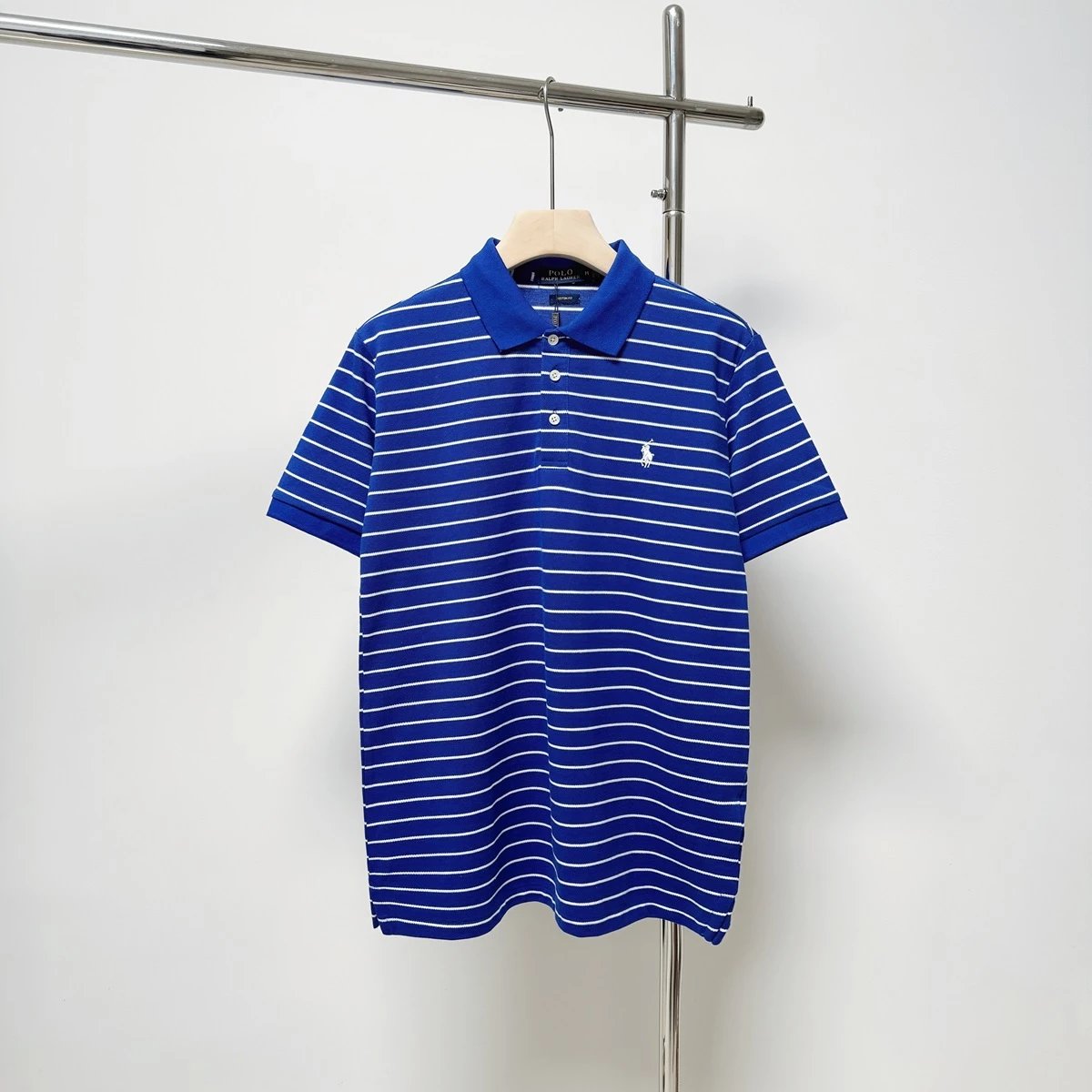 02 Blue and White