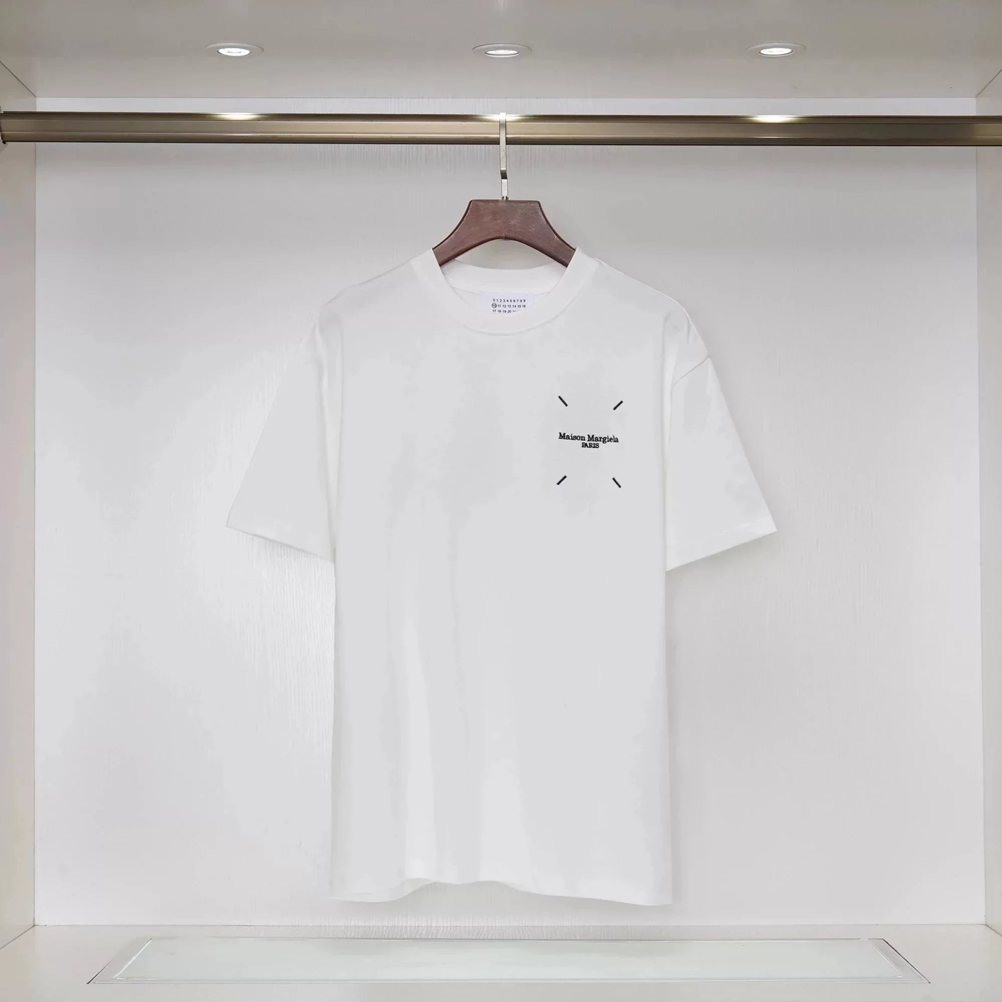 White Minimalist 005